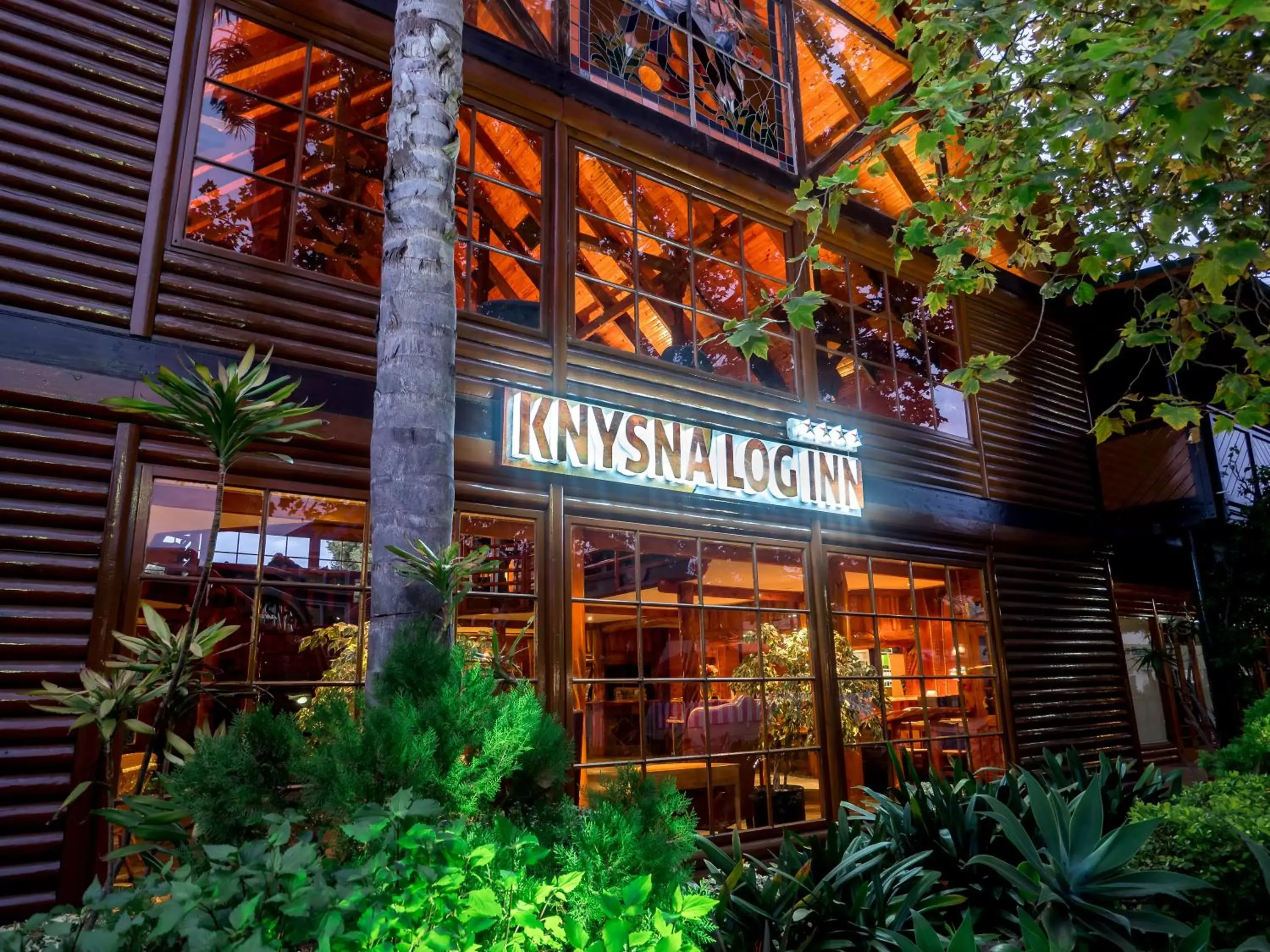 Facade/entrance in Knysna Log-Inn Hotel