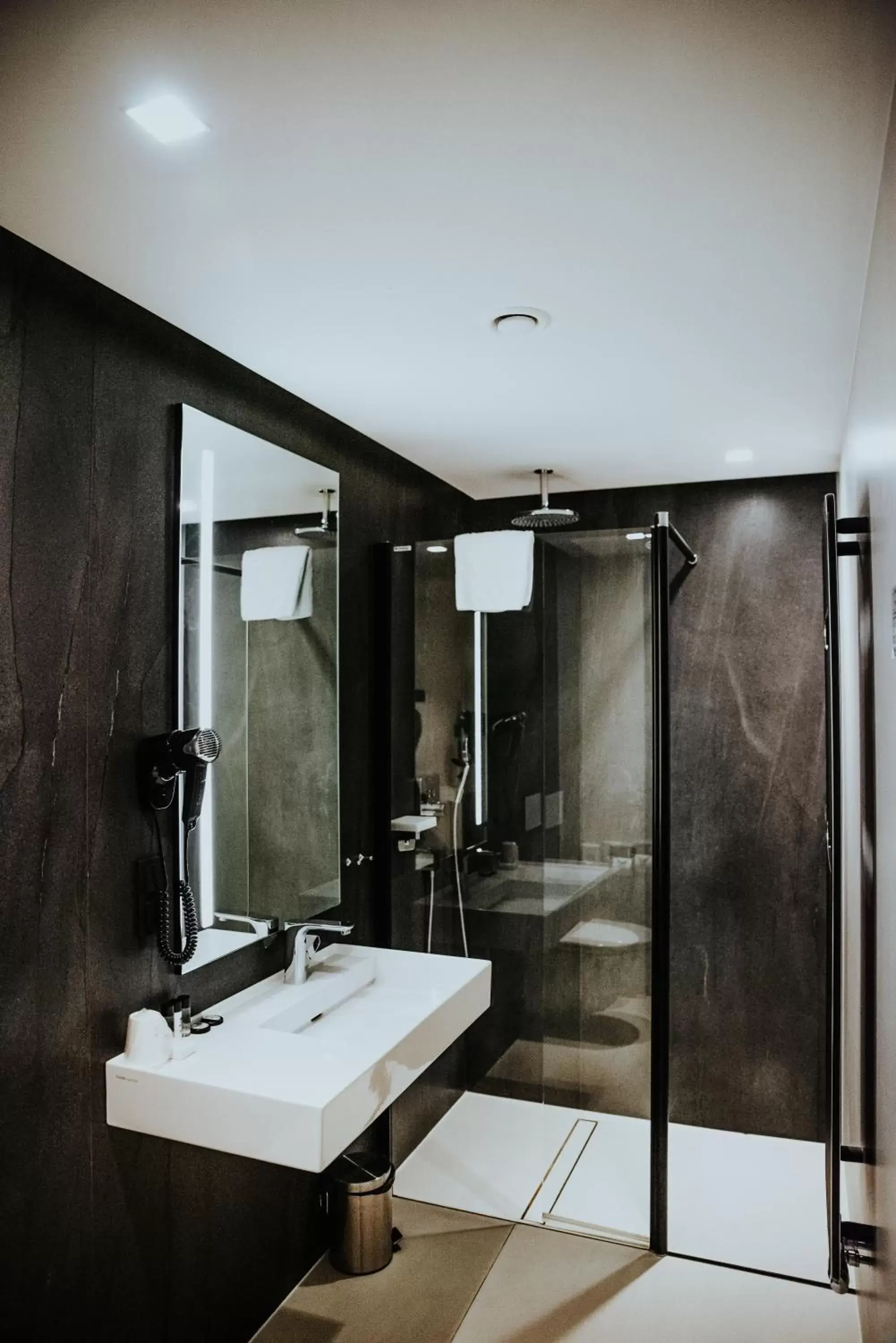 Shower, Bathroom in Hotel Nicolaus