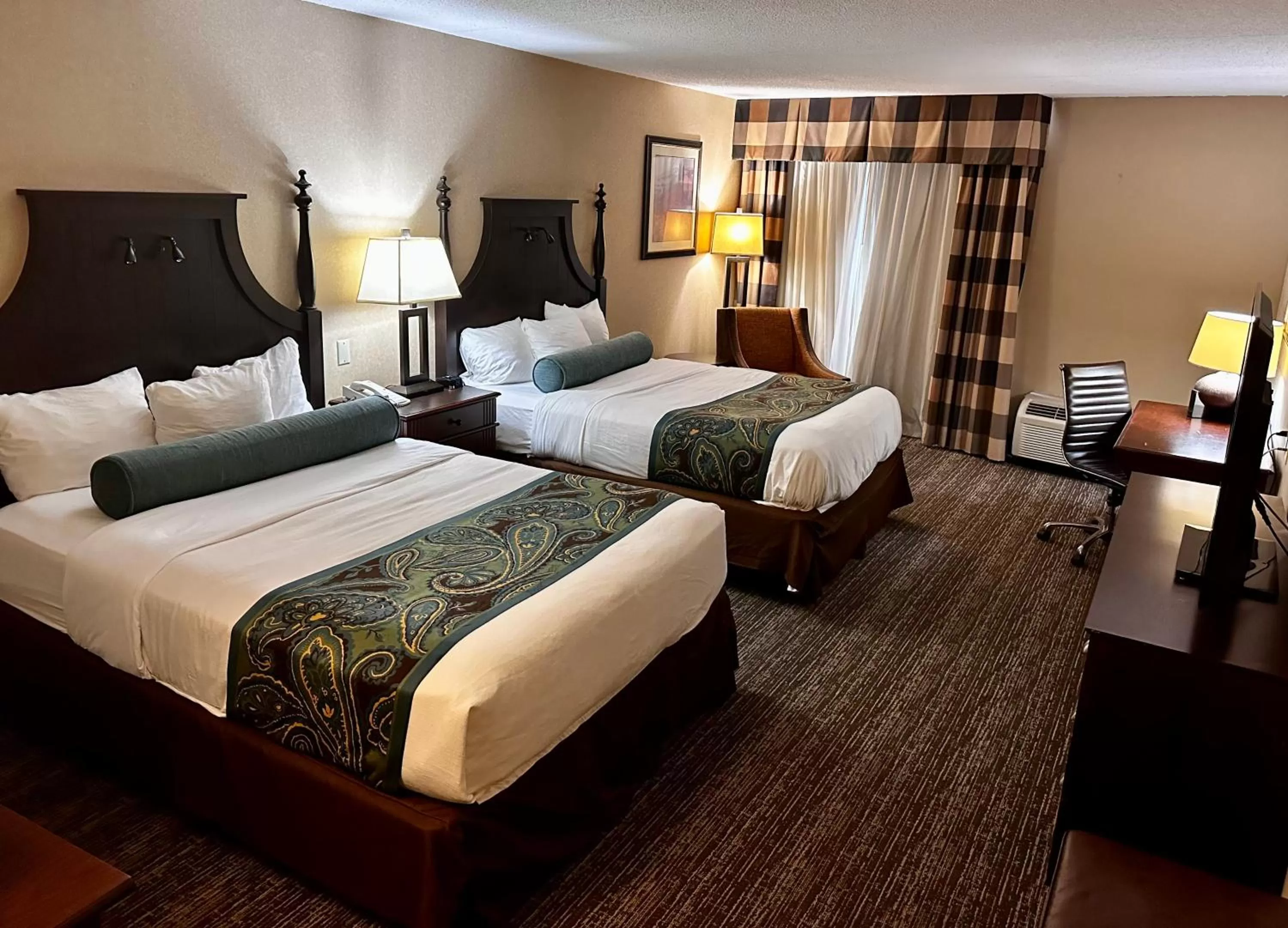 Bed in Red Lion Hotel Harrisburg Hershey