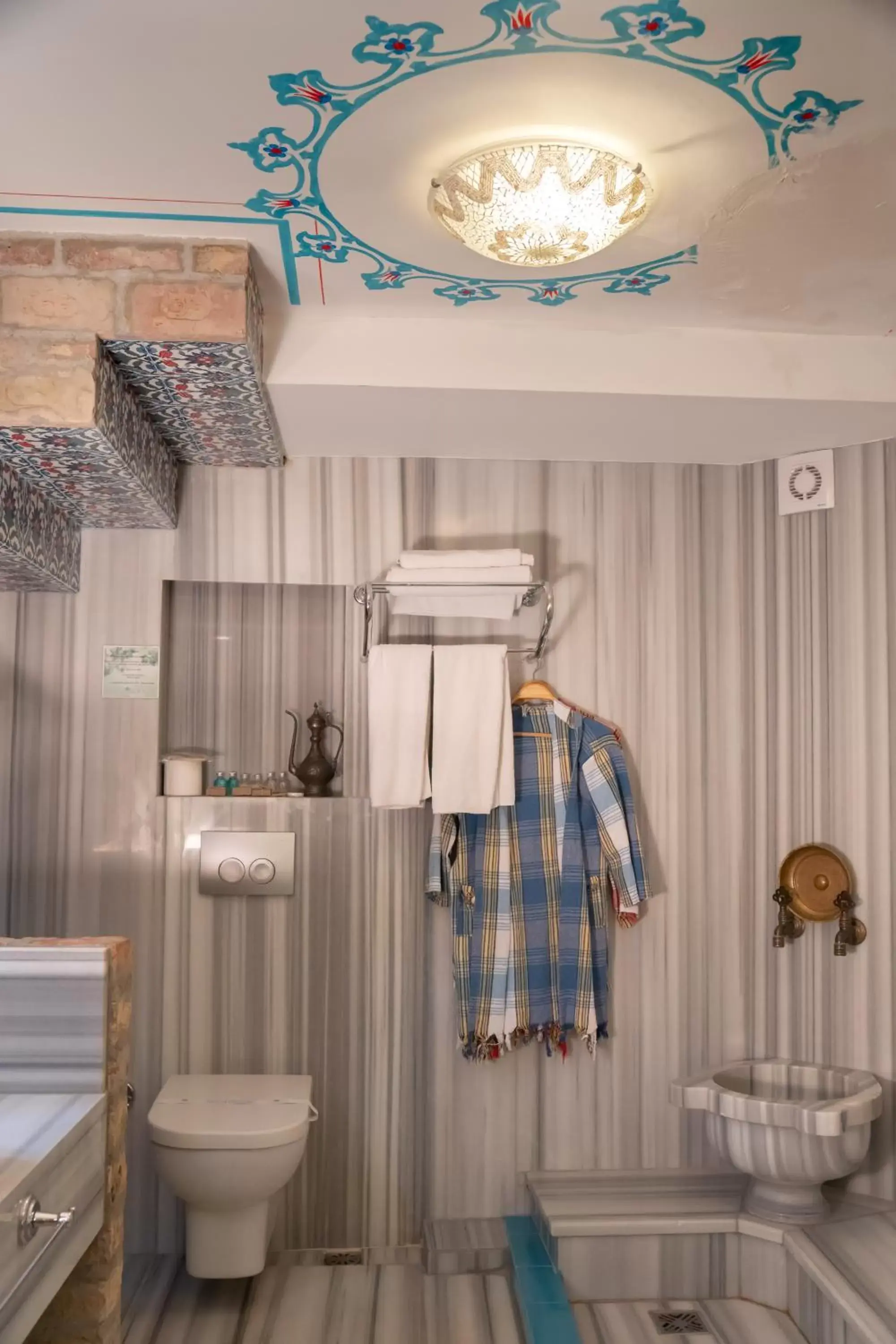 Shower, Bathroom in Hotel Niles Istanbul
