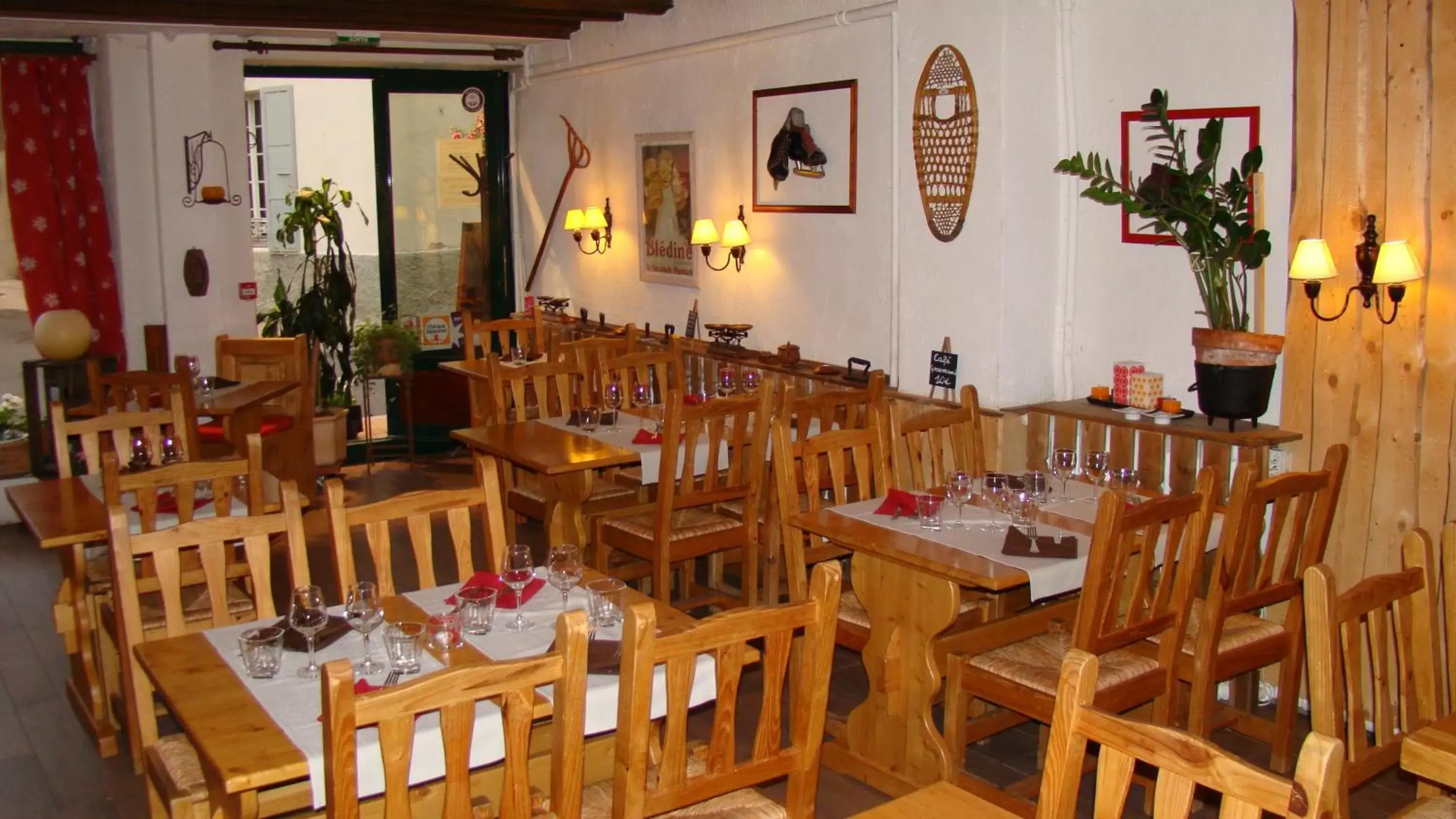 Restaurant/Places to Eat in Hôtel du Centre