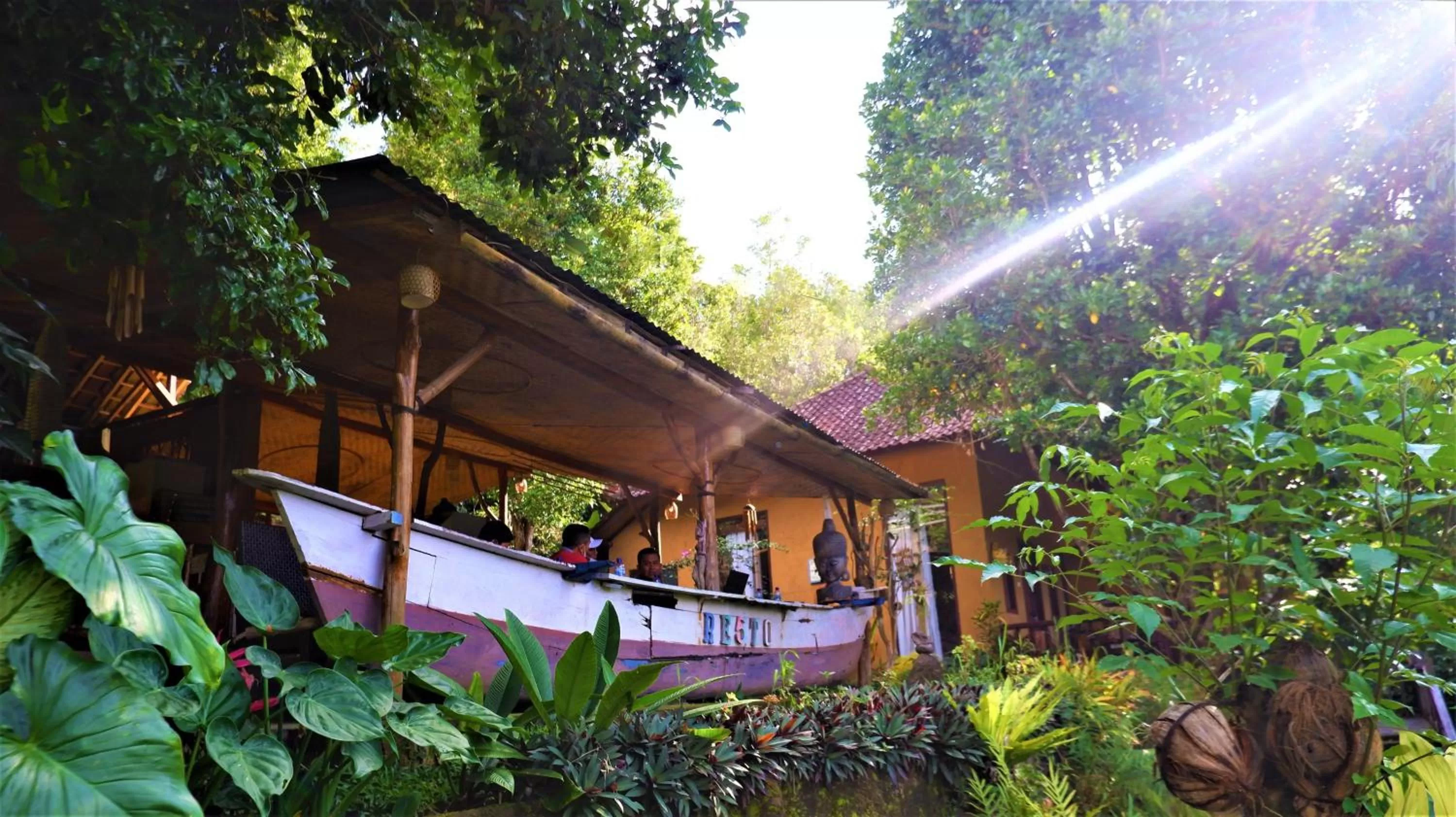 Restaurant/places to eat in Swar Bali Lodge