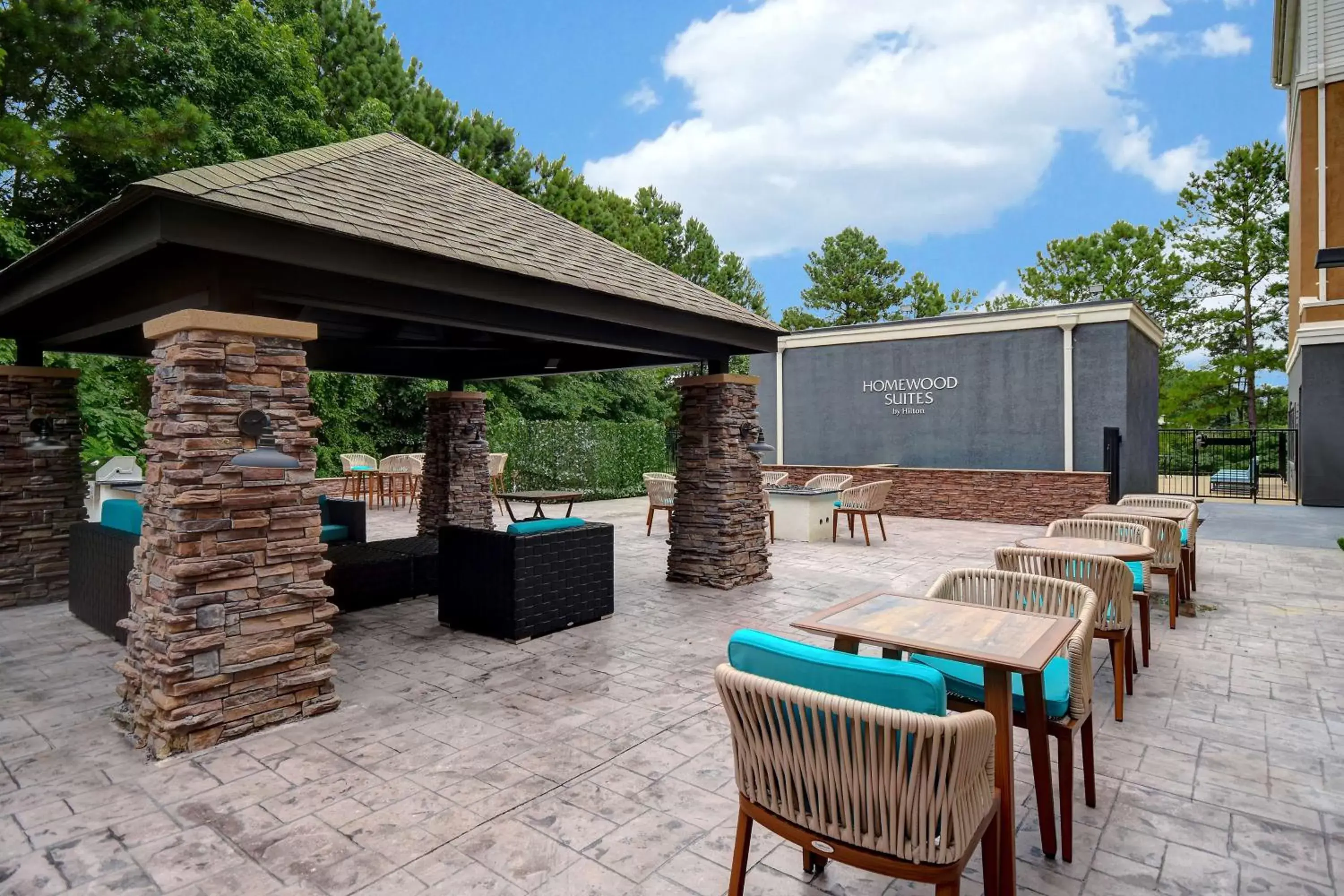 Patio, Restaurant/Places to Eat in Homewood Suites Newport News - Yorktown by Hilton