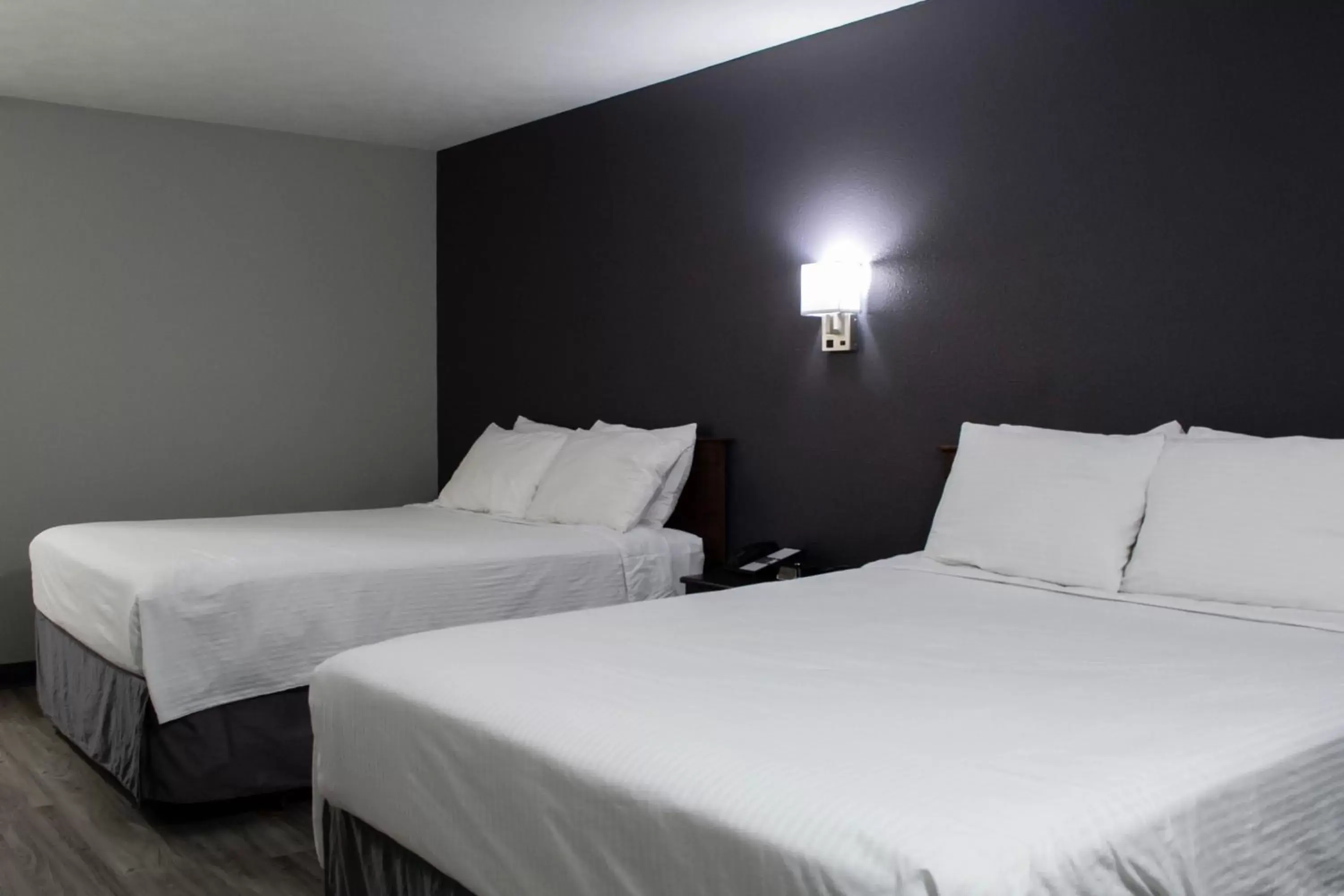 Bedroom, Bed in New Victorian Inn & Suites-Norfolk