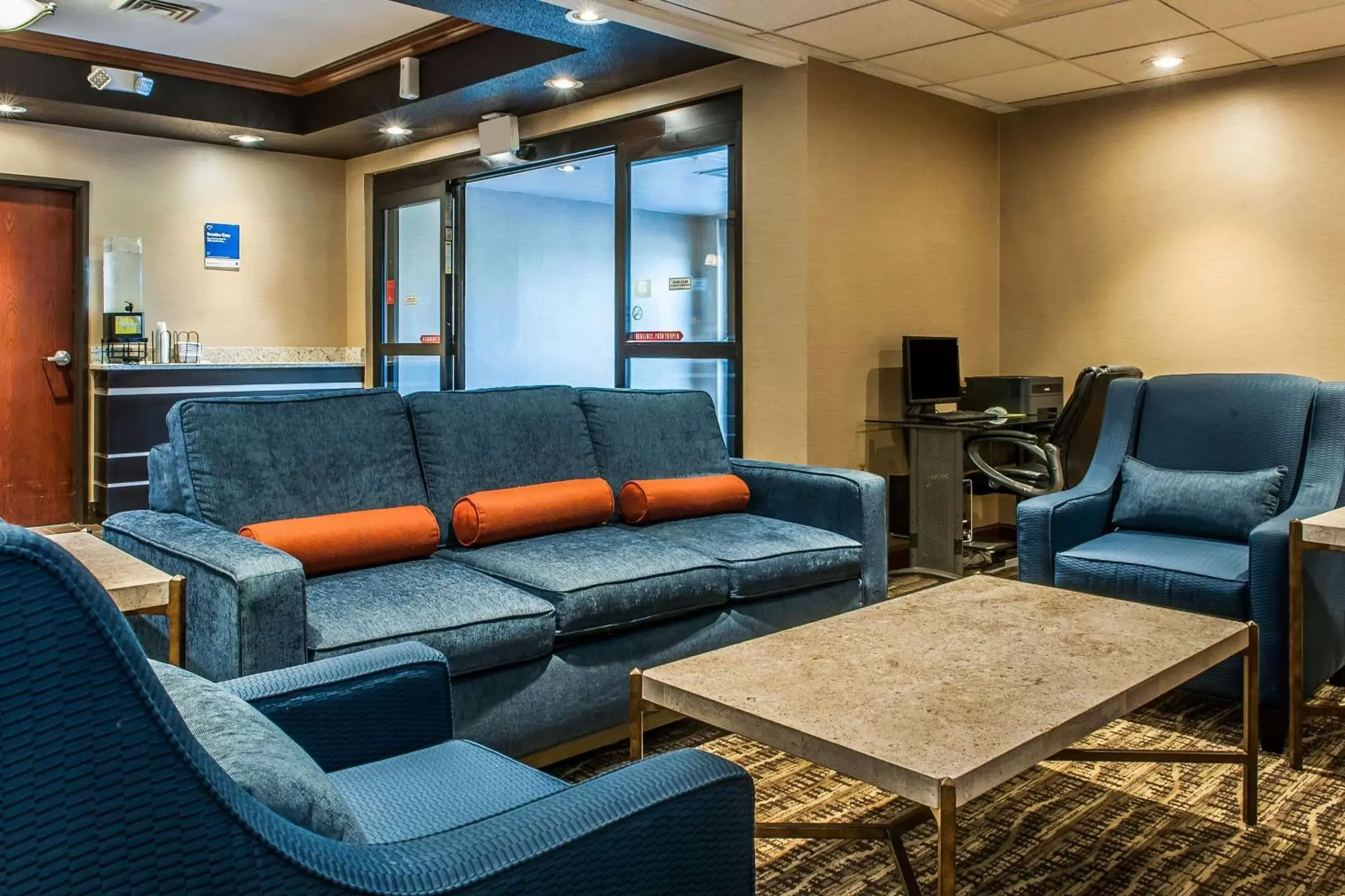 Lobby or reception, Seating Area in Comfort Inn East Pickerington