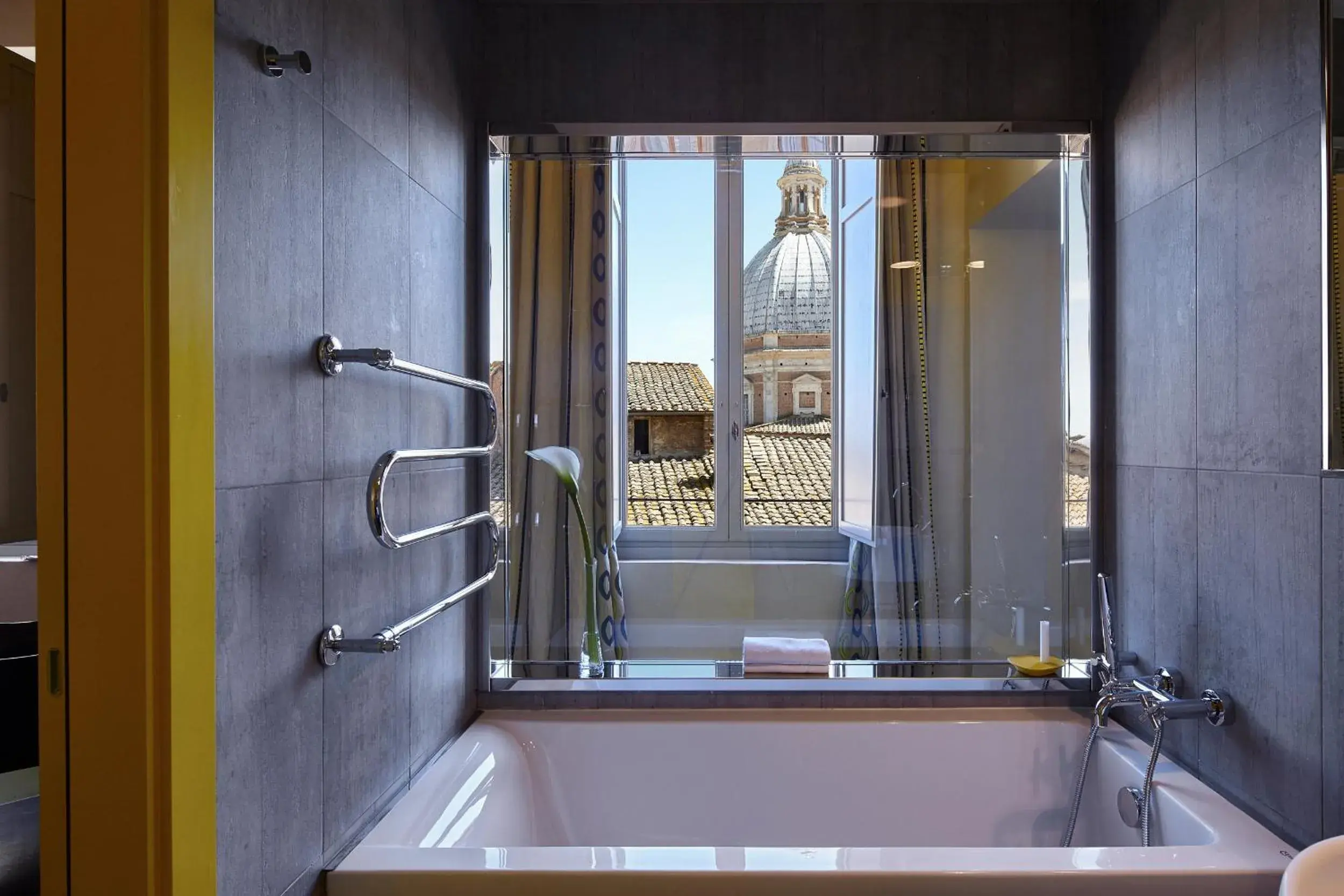 Bathroom in Palazzetto Rosso - Art Hotel