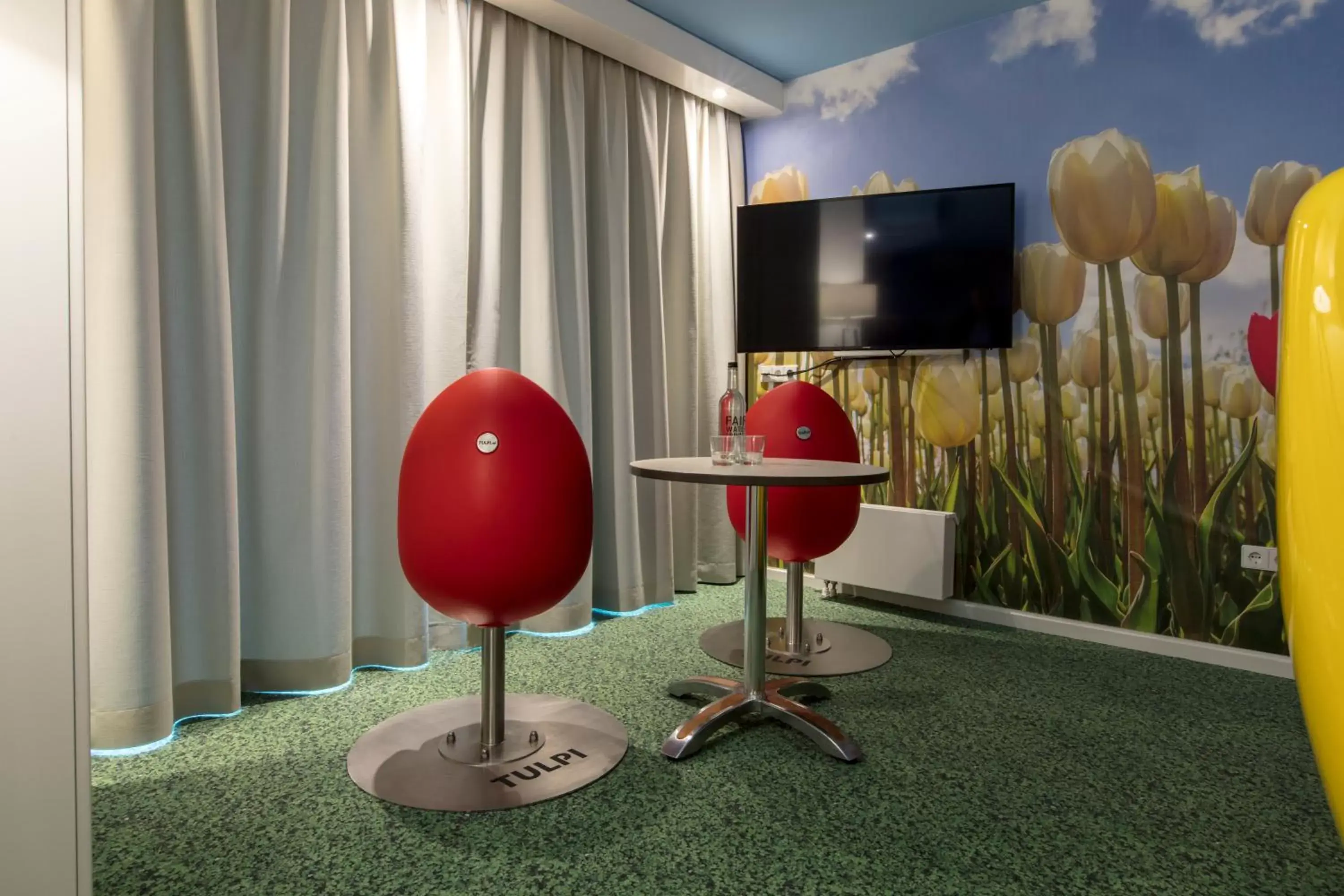 Seating area, TV/Entertainment Center in Hotel Mitland