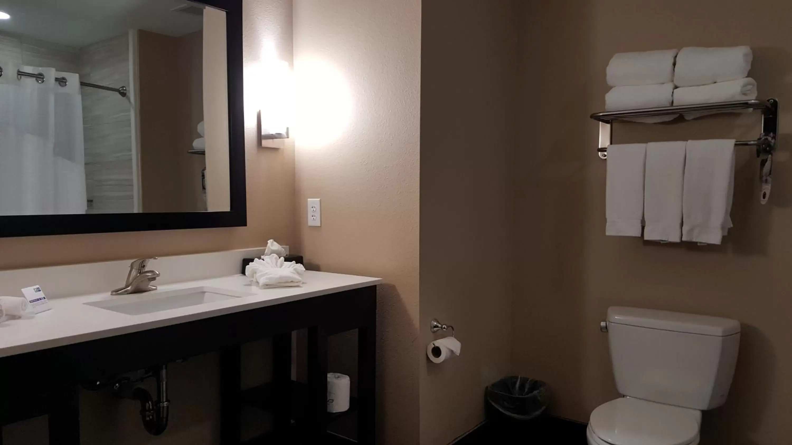 Bedroom, Bathroom in Holiday Inn Express and Suites Atascocita - Humble - Kingwood, an IHG Hotel