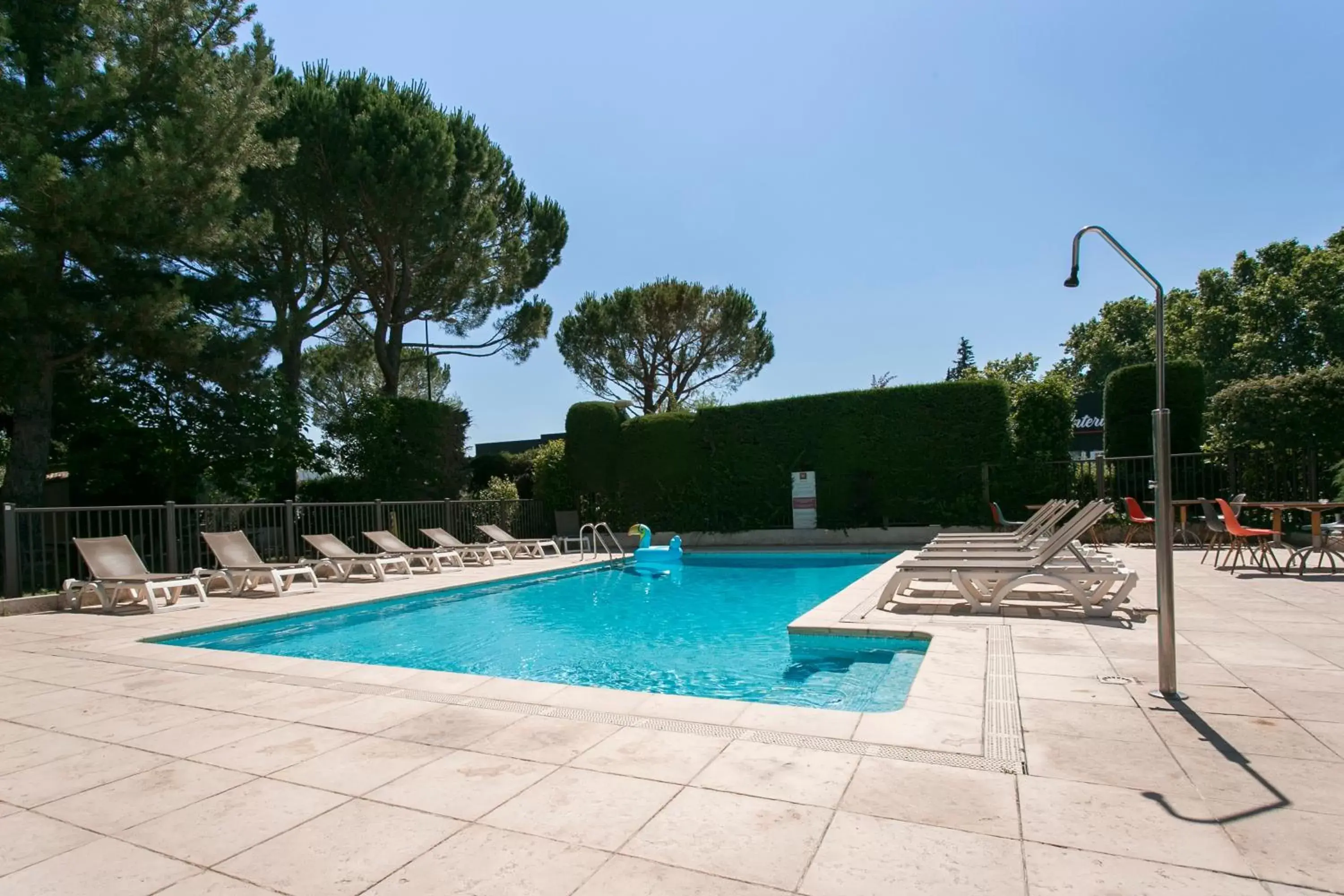 Swimming pool in ibis Avignon Sud