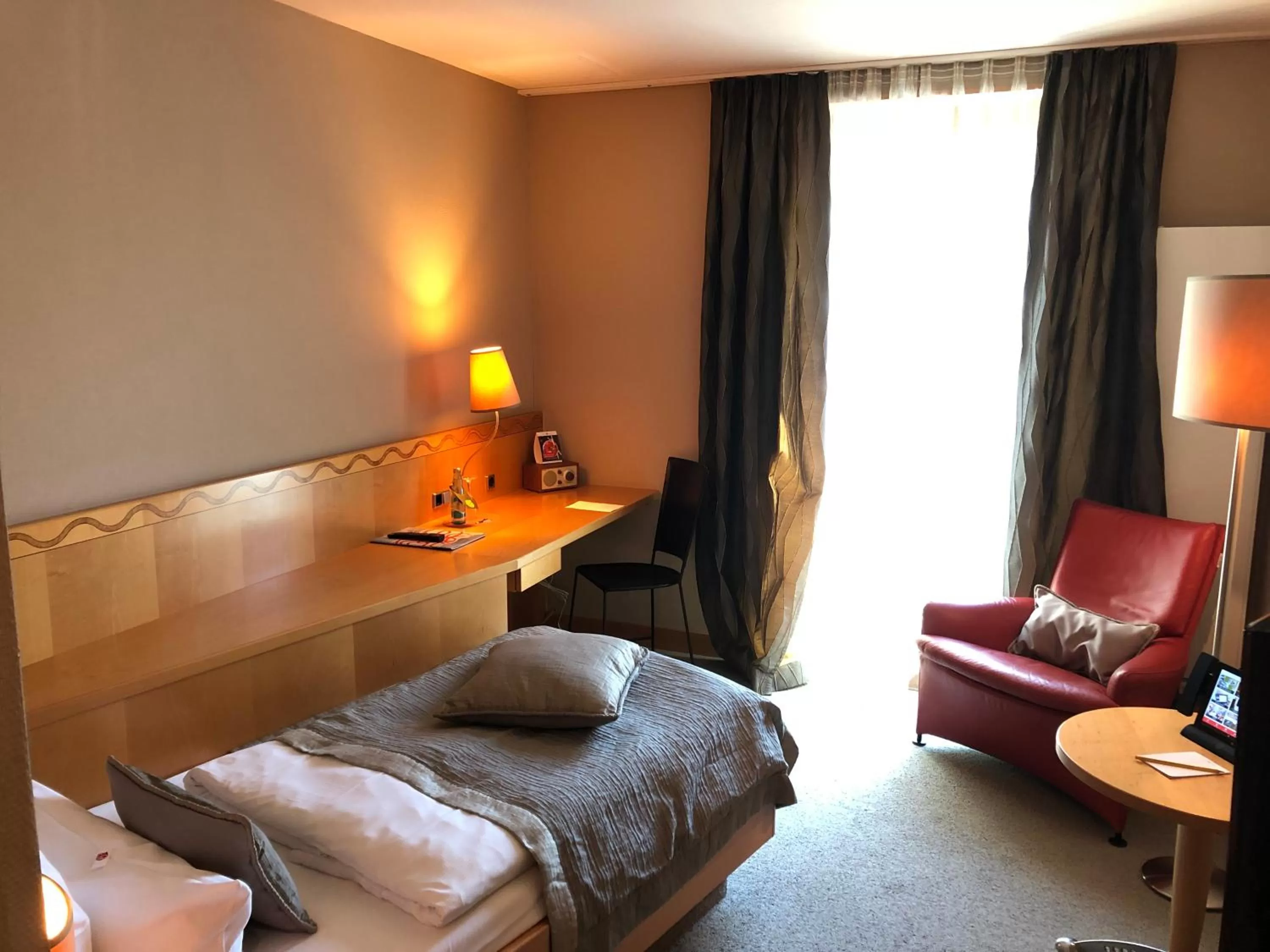 Bedroom, Bed in Hotel Gude