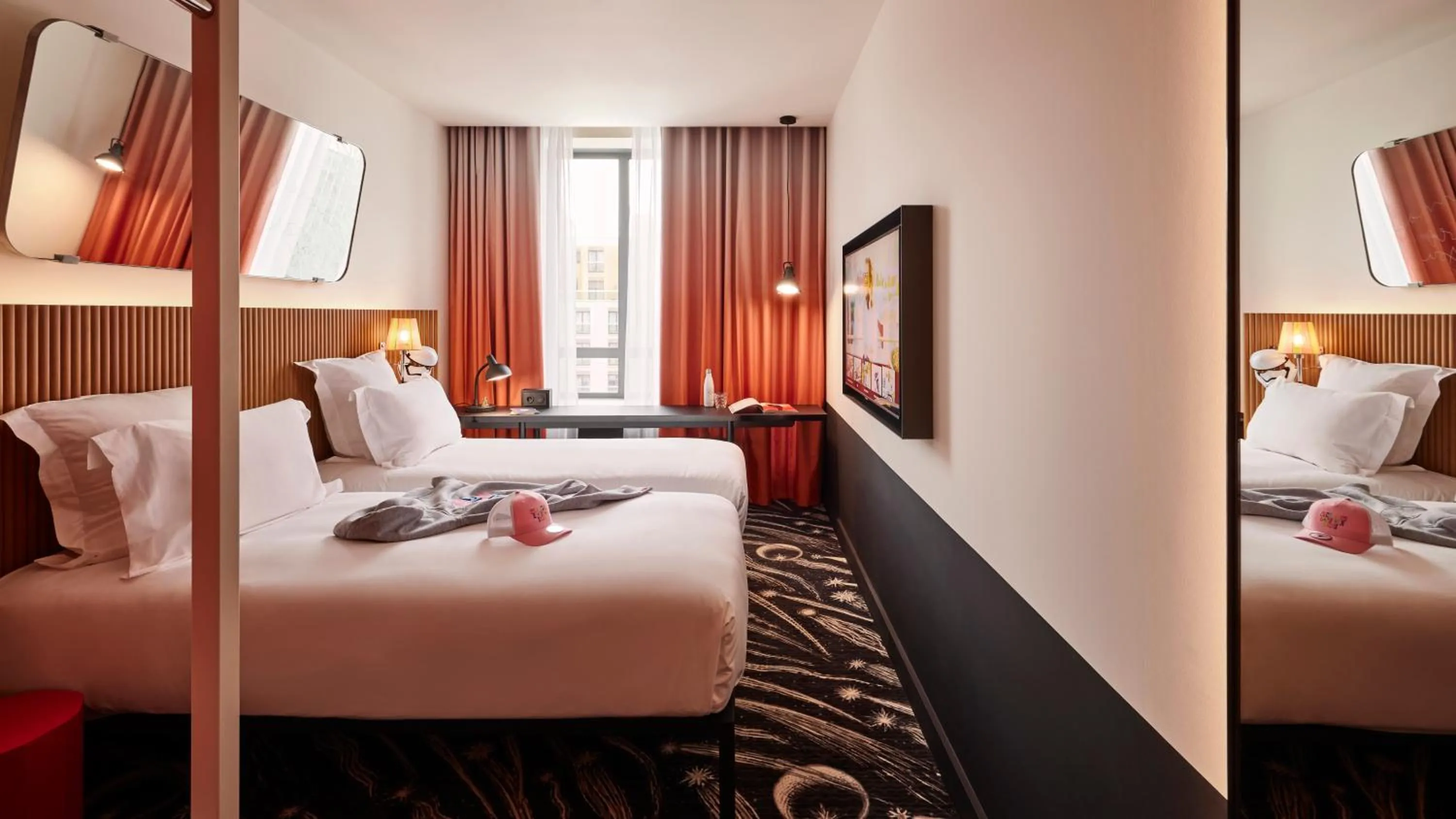 Bed in Mama Shelter Paris La Défense