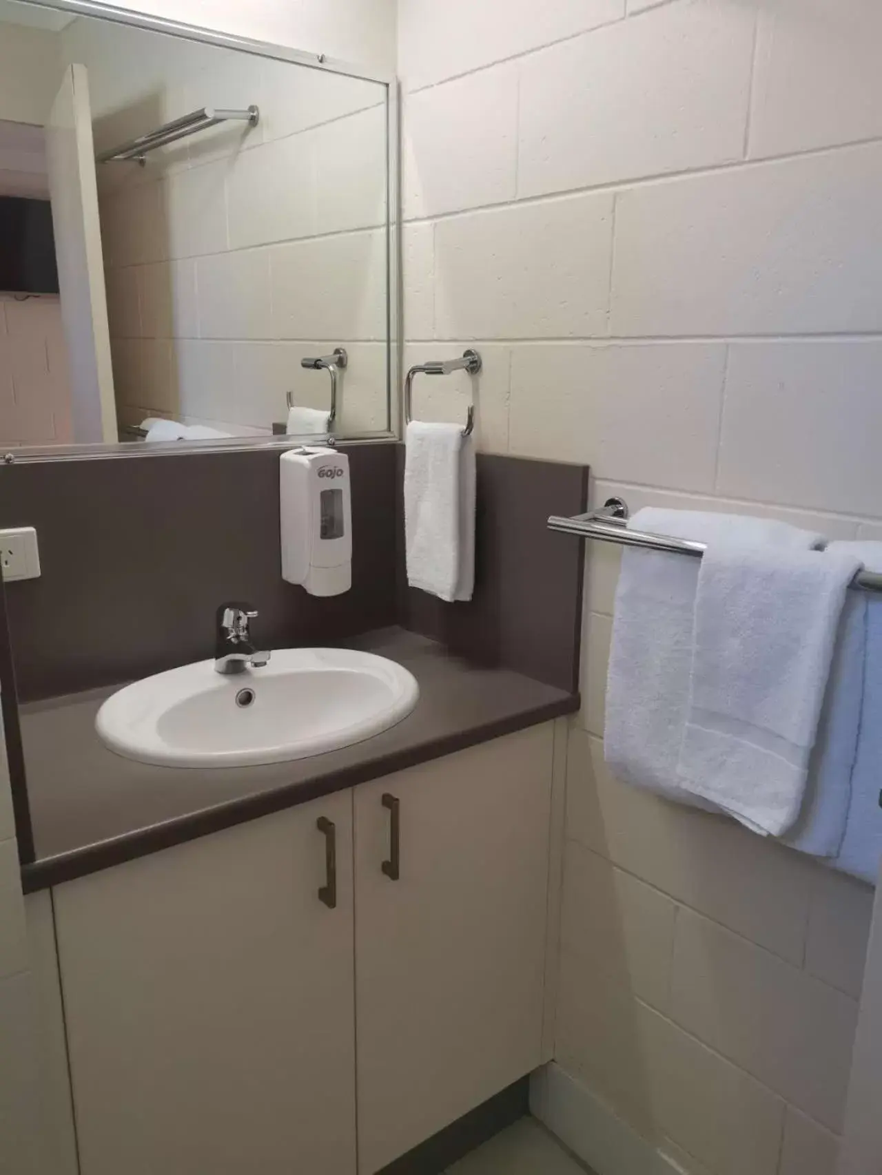 Bathroom in Nambour Lodge Motel