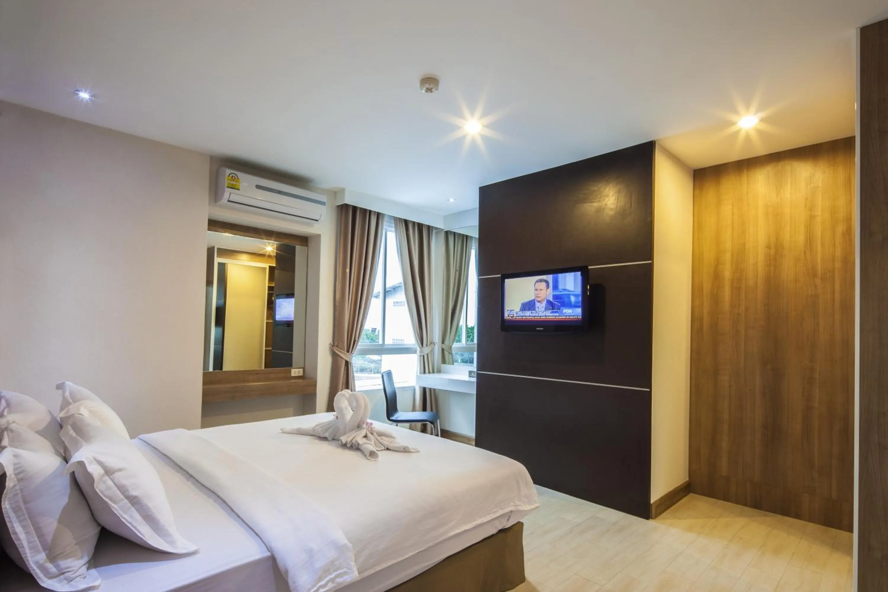 Photo of the whole room, Bed in Golden City Rayong Hotel