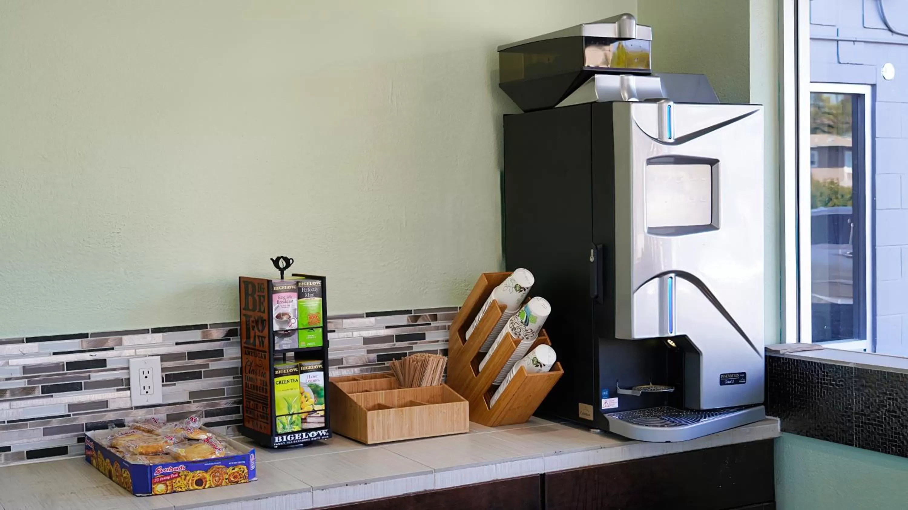 Breakfast in SeaSide Inn & Suites