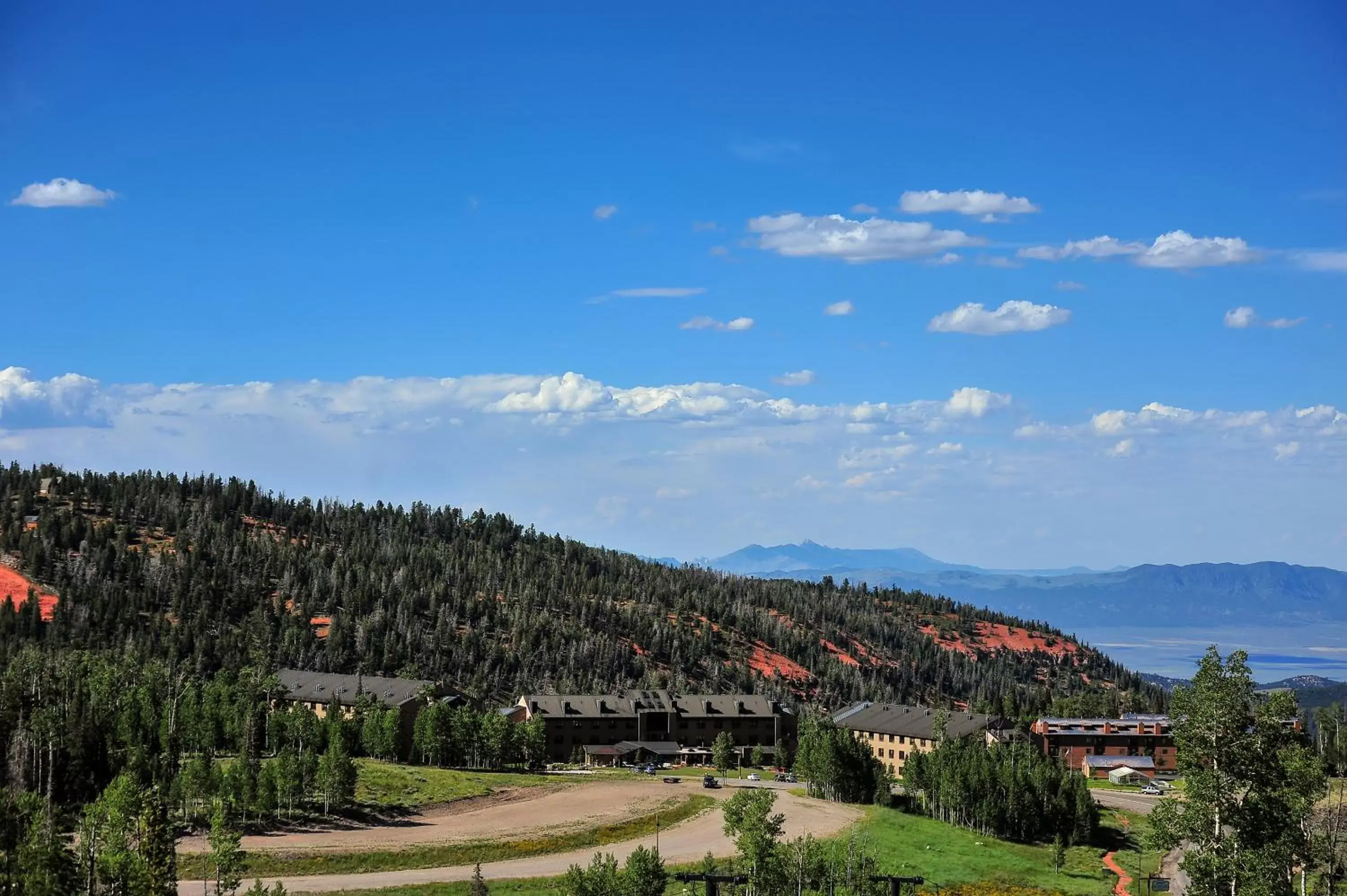 Facade/entrance in Cedar Breaks Lodge