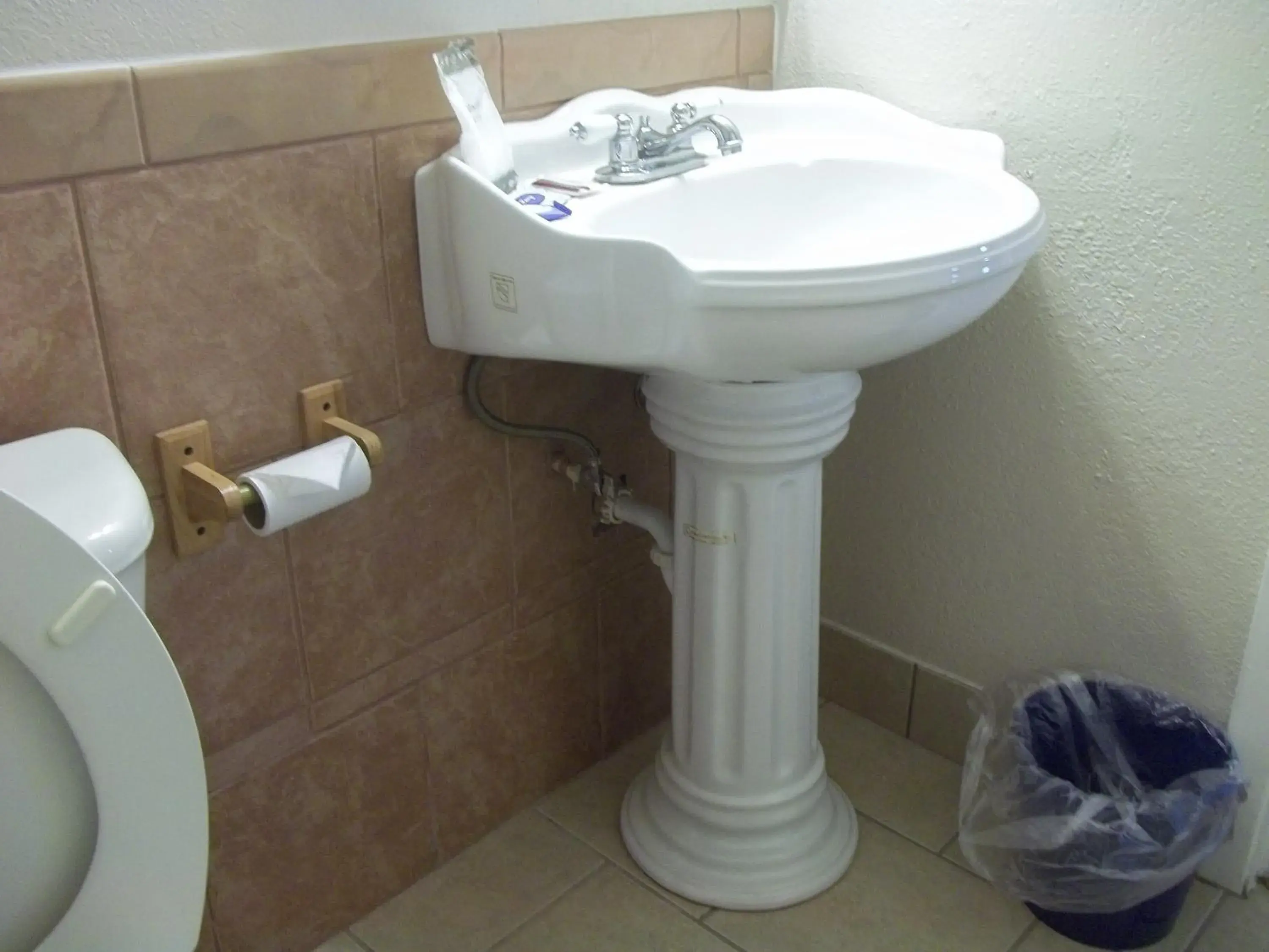 Bathroom in Scottish Inns Galveston