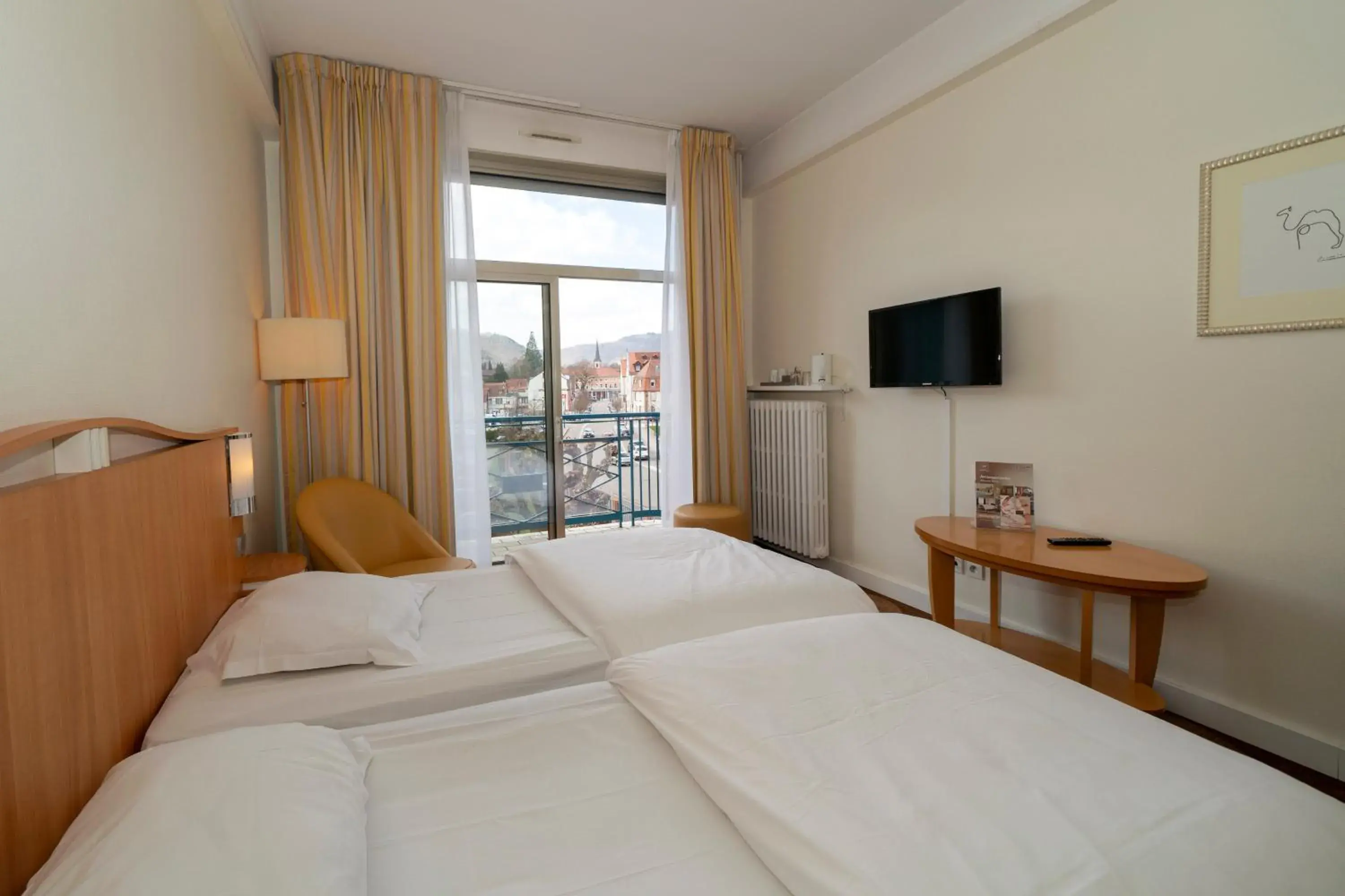 Autumn, Bed in Grand Hôtel Filippo Strasbourg Nord Autumn, Bed in Grand Hôtel Filippo Strasbourg Nord