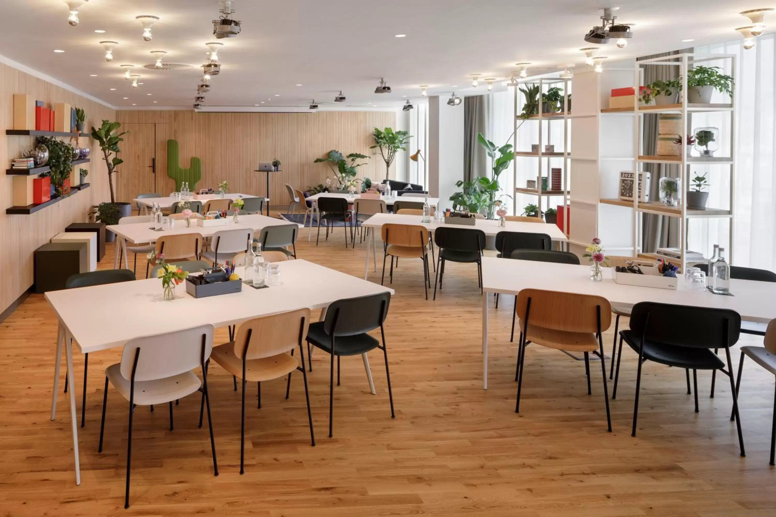 Meeting/conference room, Restaurant/Places to Eat in Zoku Paris