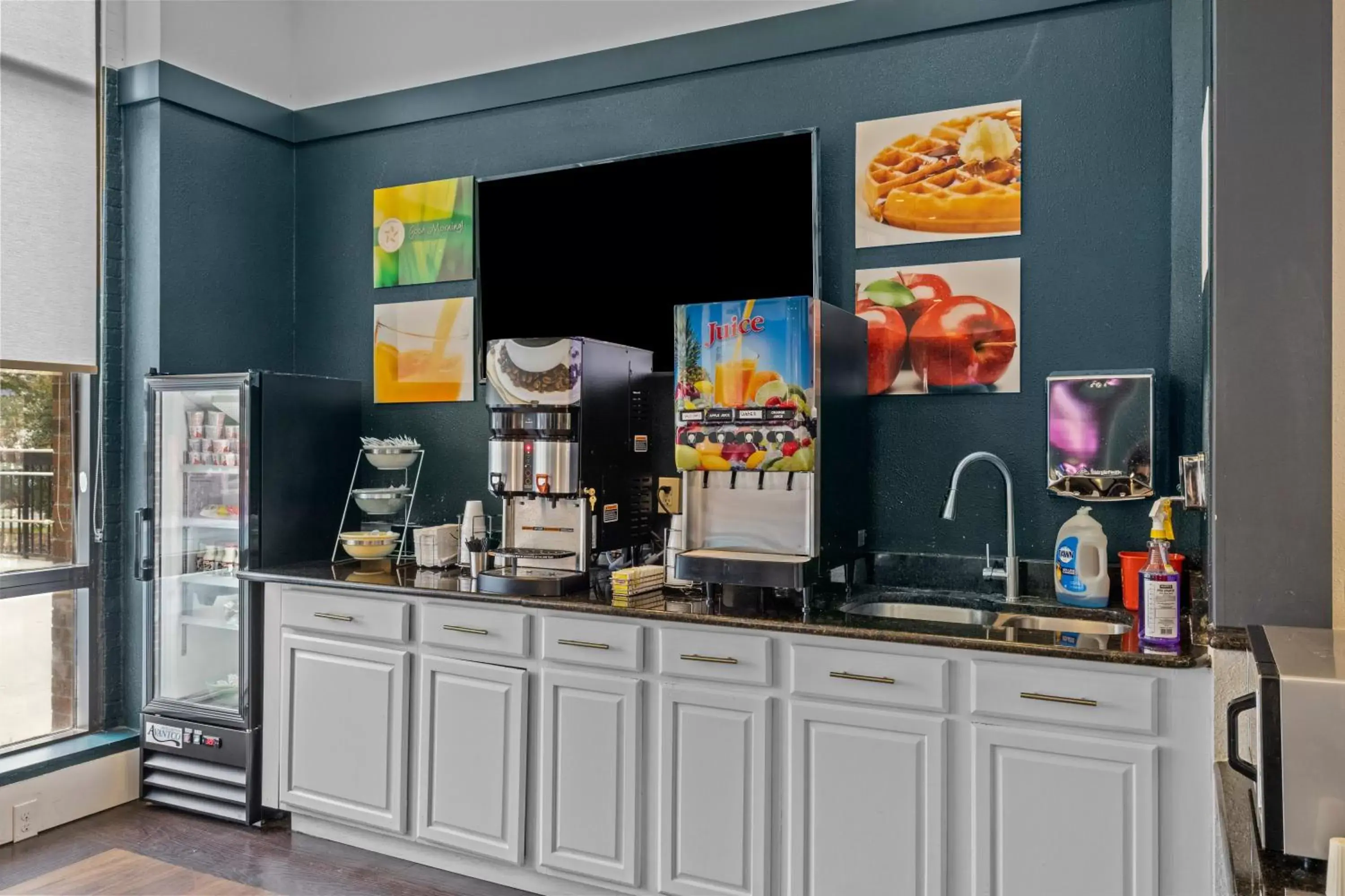 Breakfast in Garnet Inn & Suites, Morehead City near Atlantic Beach Breakfast in Garnet Inn & Suites, Morehead City near Atlantic Beach