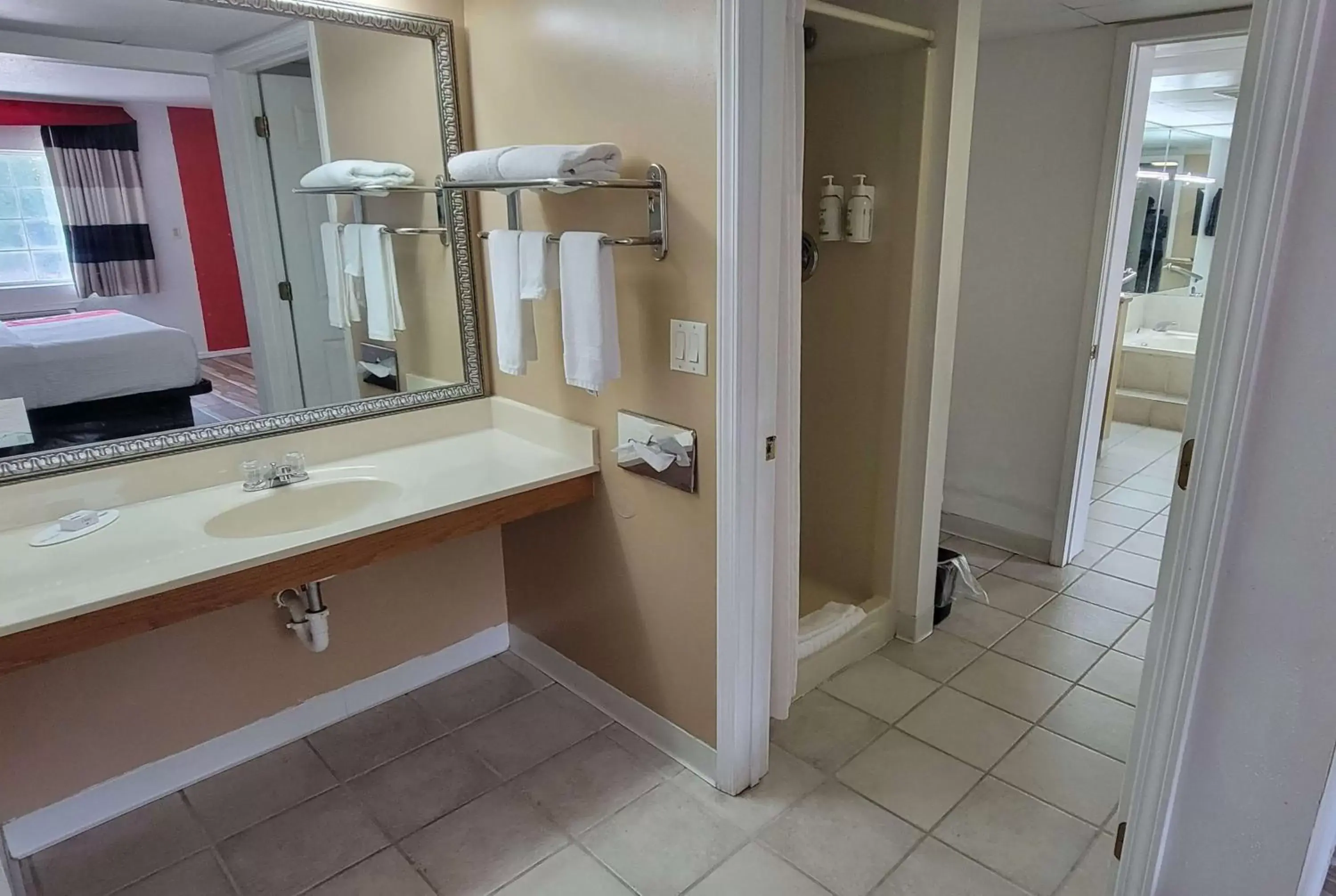TV and multimedia, Bathroom in Ramada by Wyndham Mountain Home
