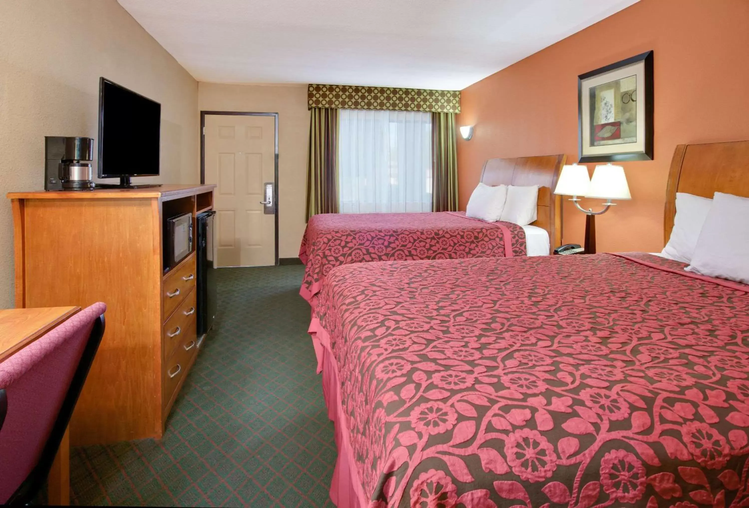 Photo of the whole room, Bed in Days Inn by Wyndham Fairfield