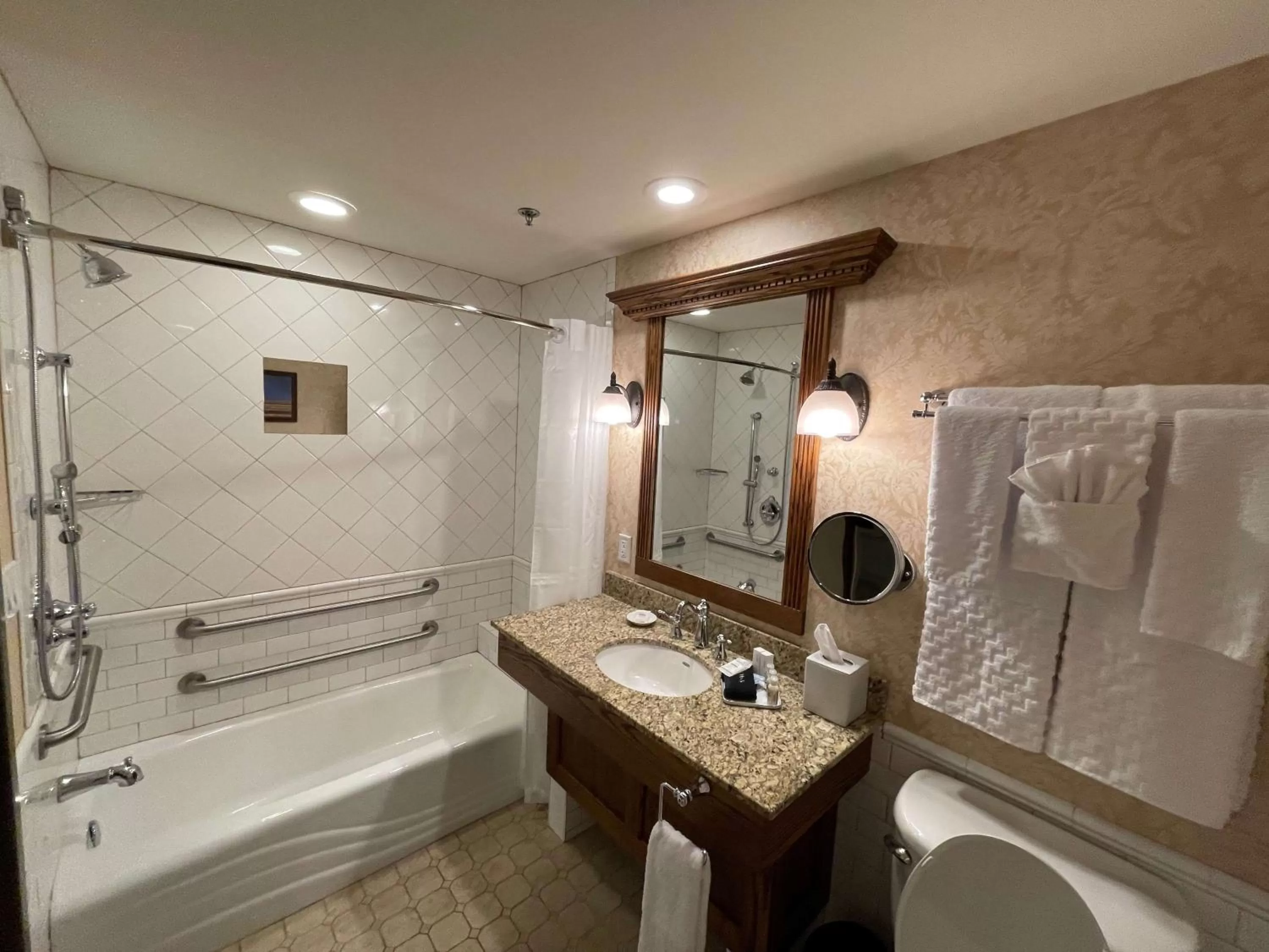 King Room - Disability Access/Non-Smoking in Best Western Premier Mariemont Inn