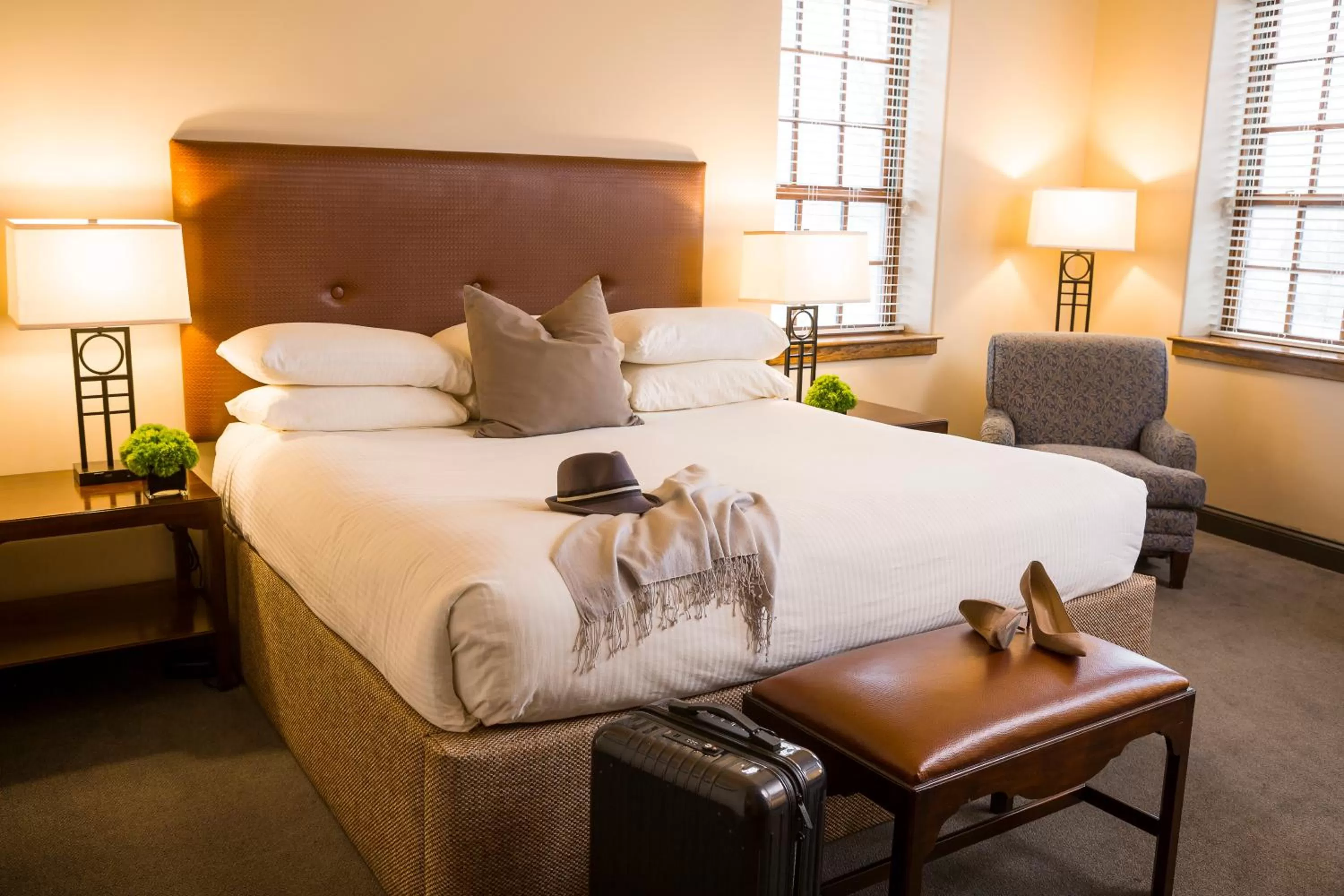 Bedroom, Bed in Cork Factory Hotel