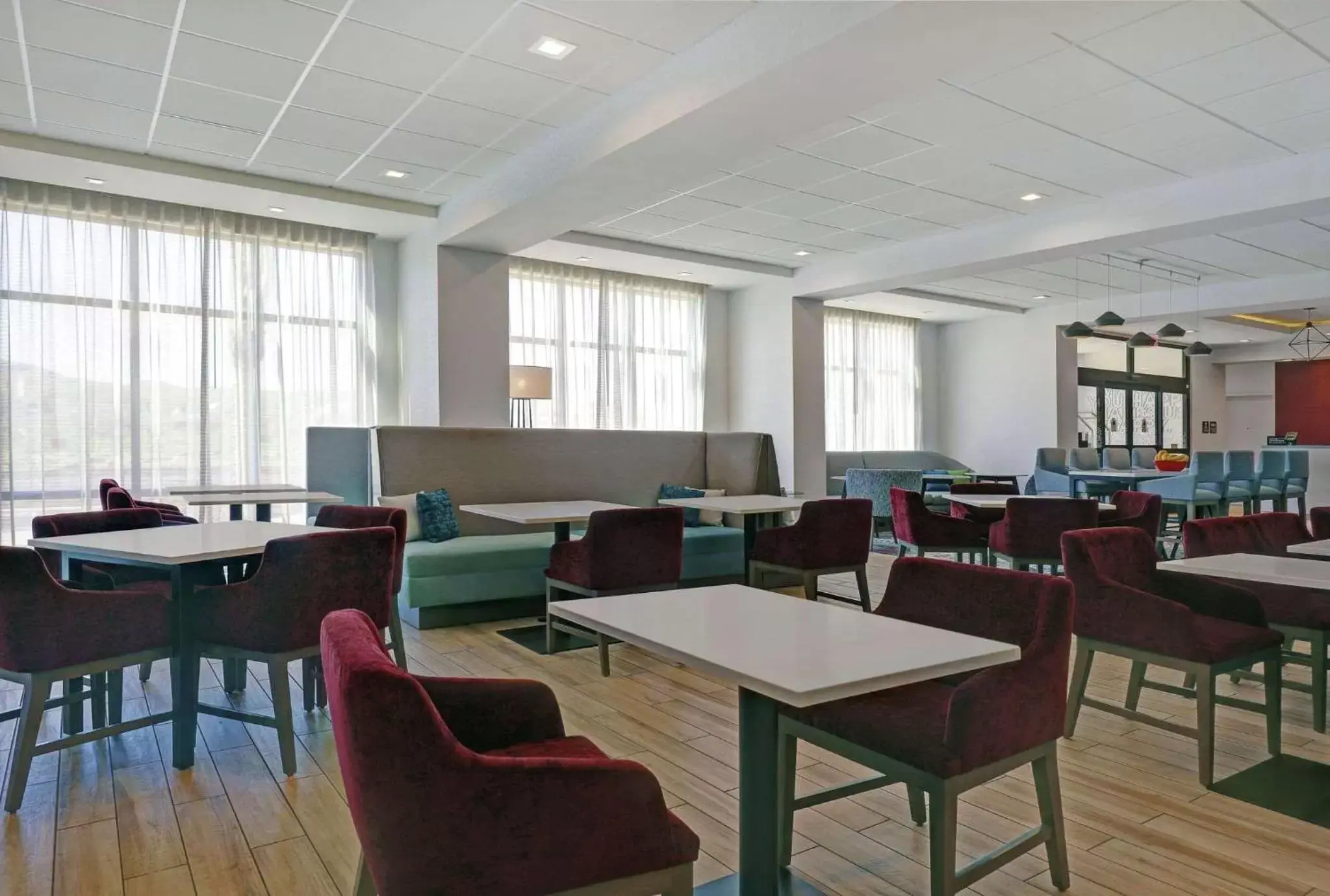 Lobby or reception, Restaurant/Places to Eat in Hampton Inn Patterson, Ca
