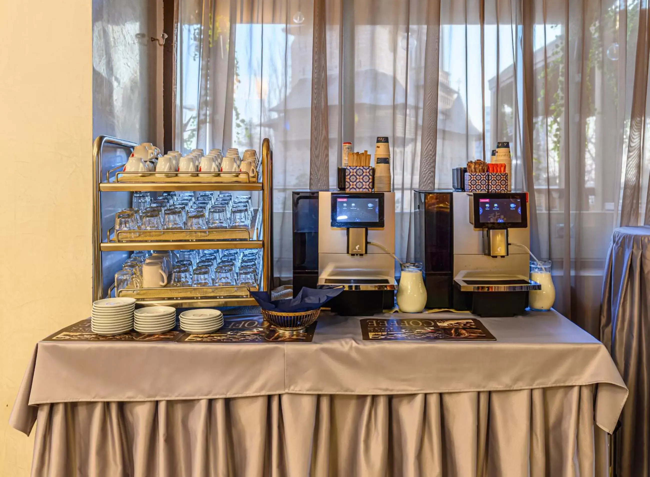 Coffee/tea facilities in Faleza Hotel by Vega