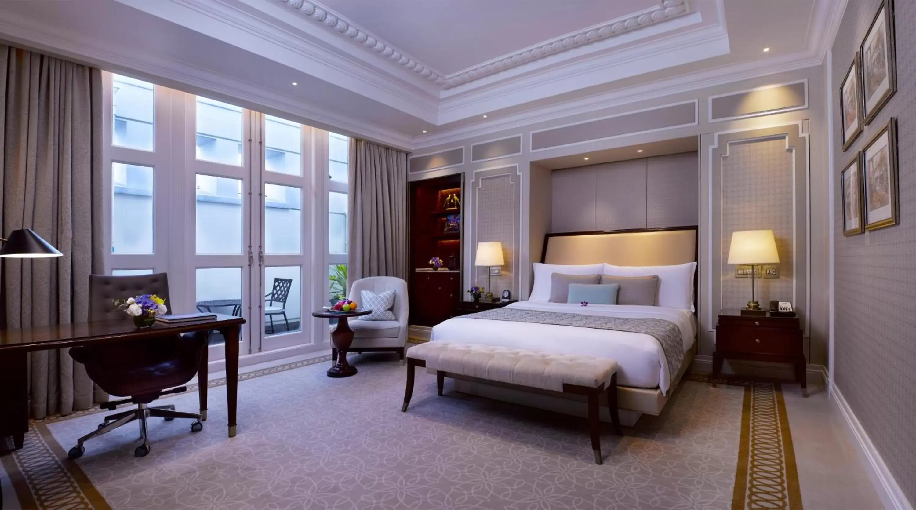 Bed in The Fullerton Hotel Singapore
