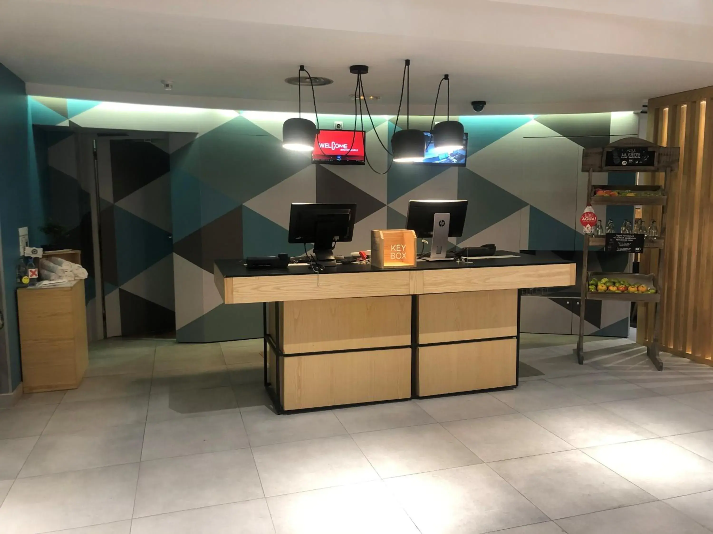 Living room, Lobby/Reception in Ibis Madrid Calle Alcala