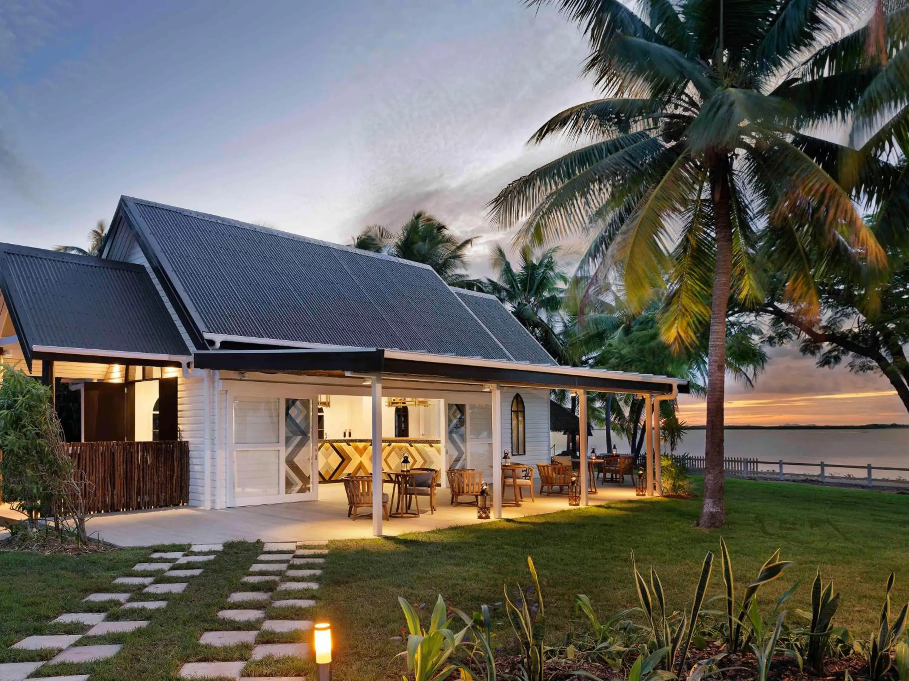 Lounge or bar, Property Building in Sofitel Fiji Resort & Spa