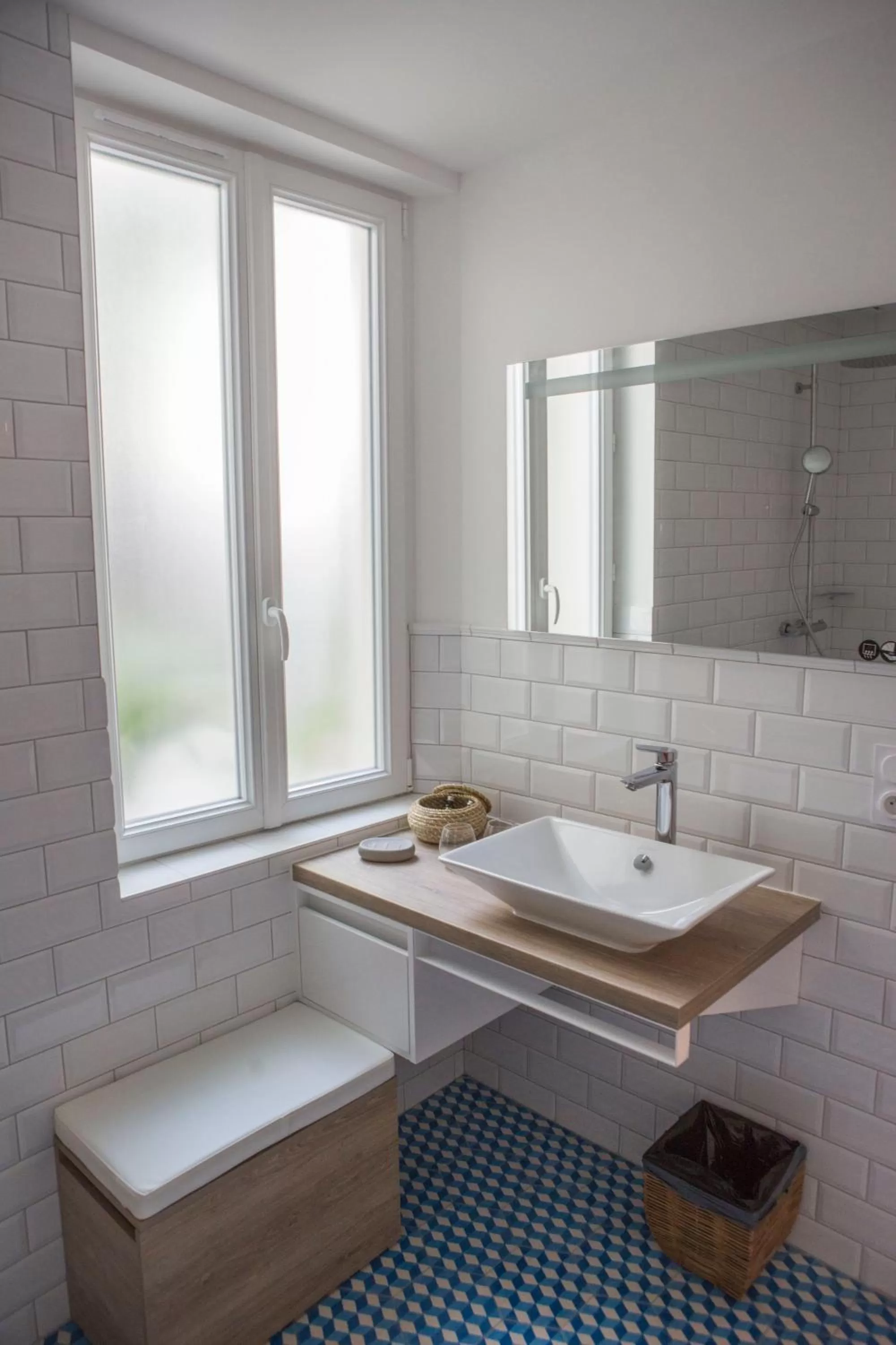 Shower, Bathroom in Douce Nuits