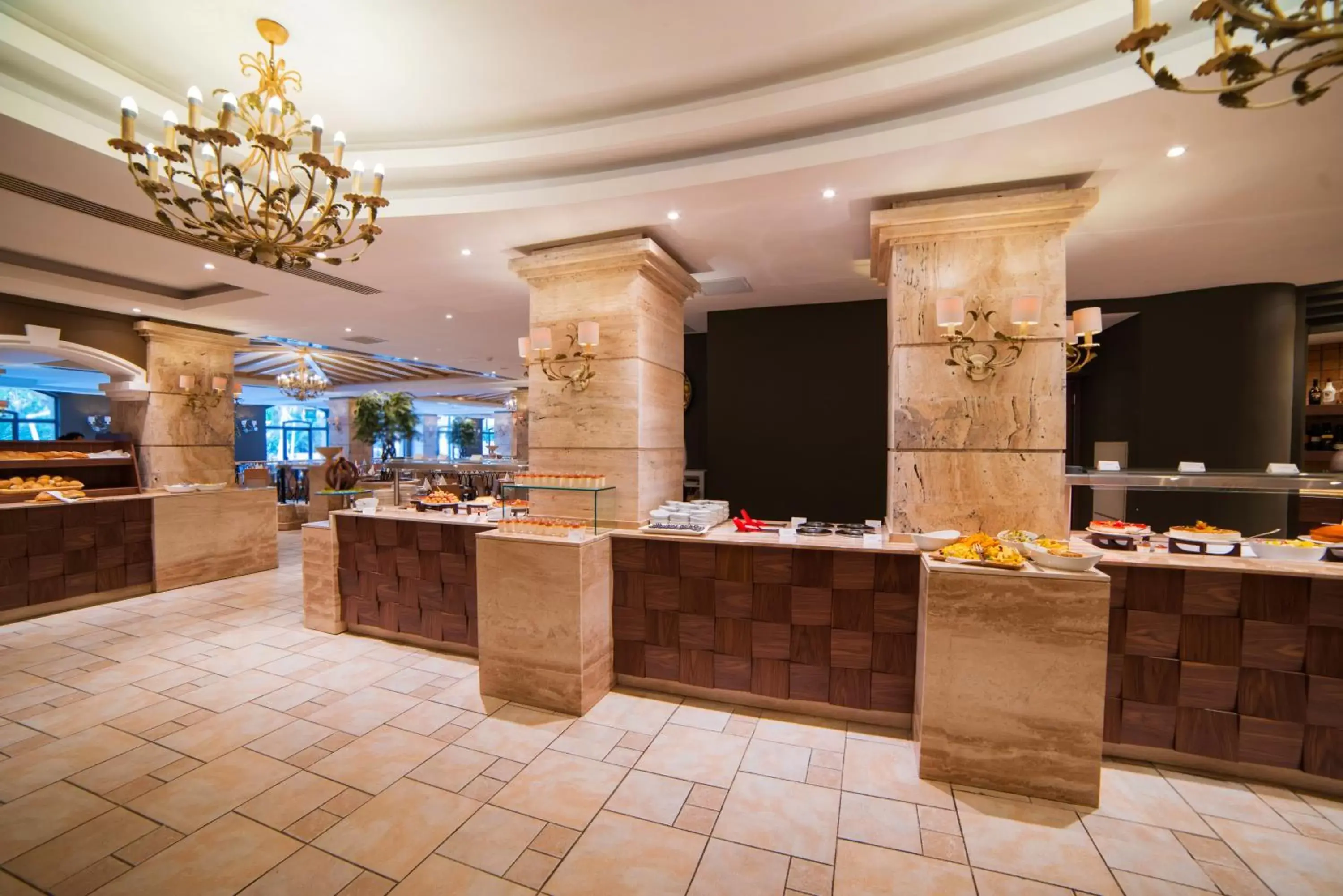 Restaurant/places to eat, Lobby/Reception in Maritim Antonine Hotel & Spa