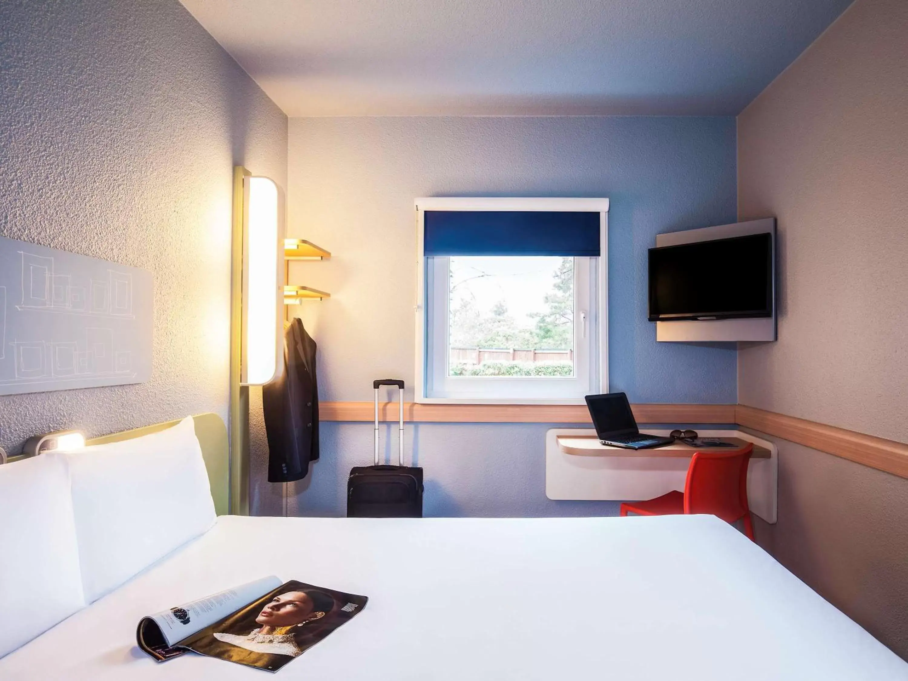 Photo of the whole room, TV/Entertainment Center in ibis budget London Barking