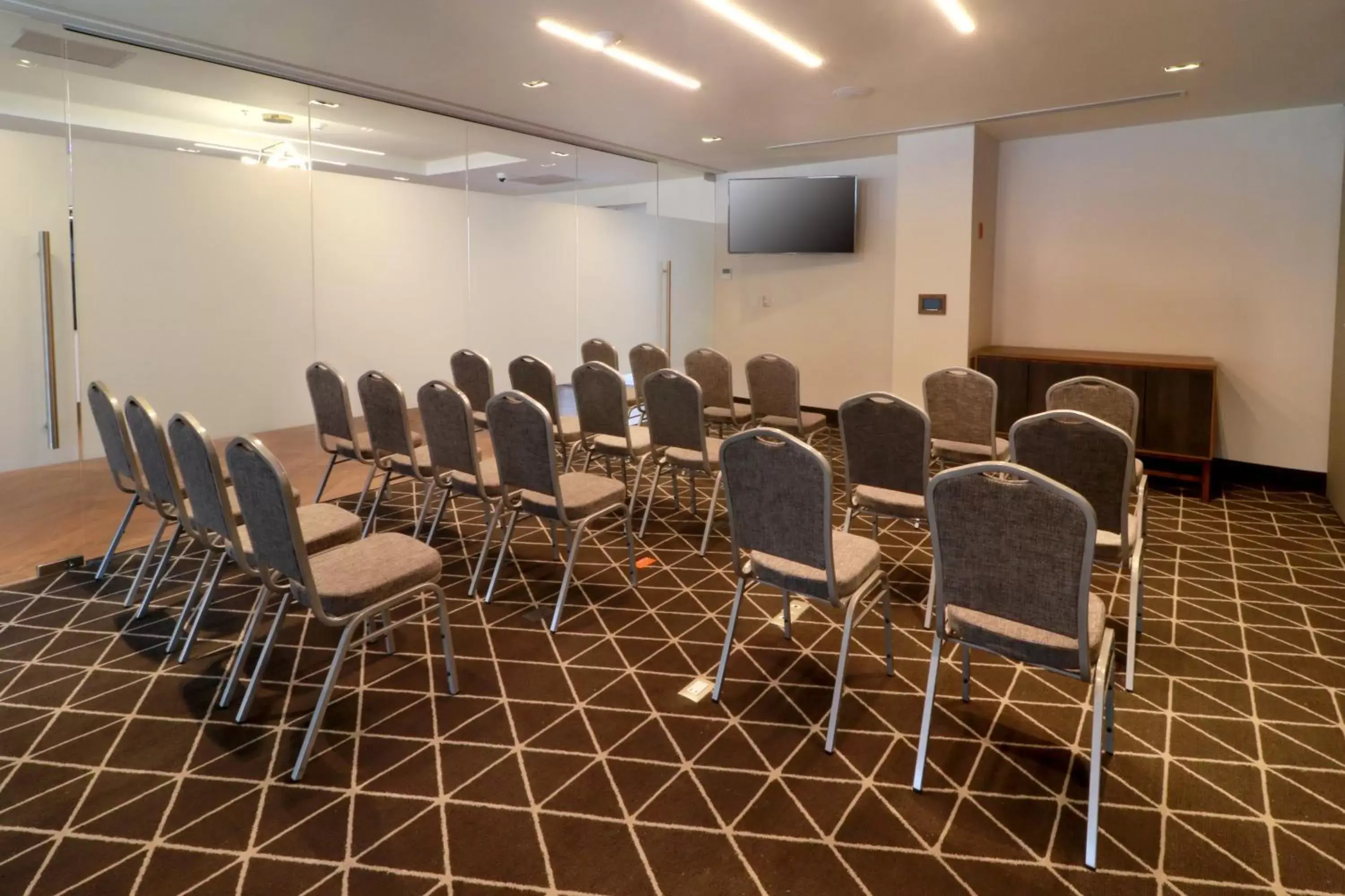 Meeting/conference room in Holiday Inn & Suites - Monterrey Apodaca Zona Airport, an IHG Hotel