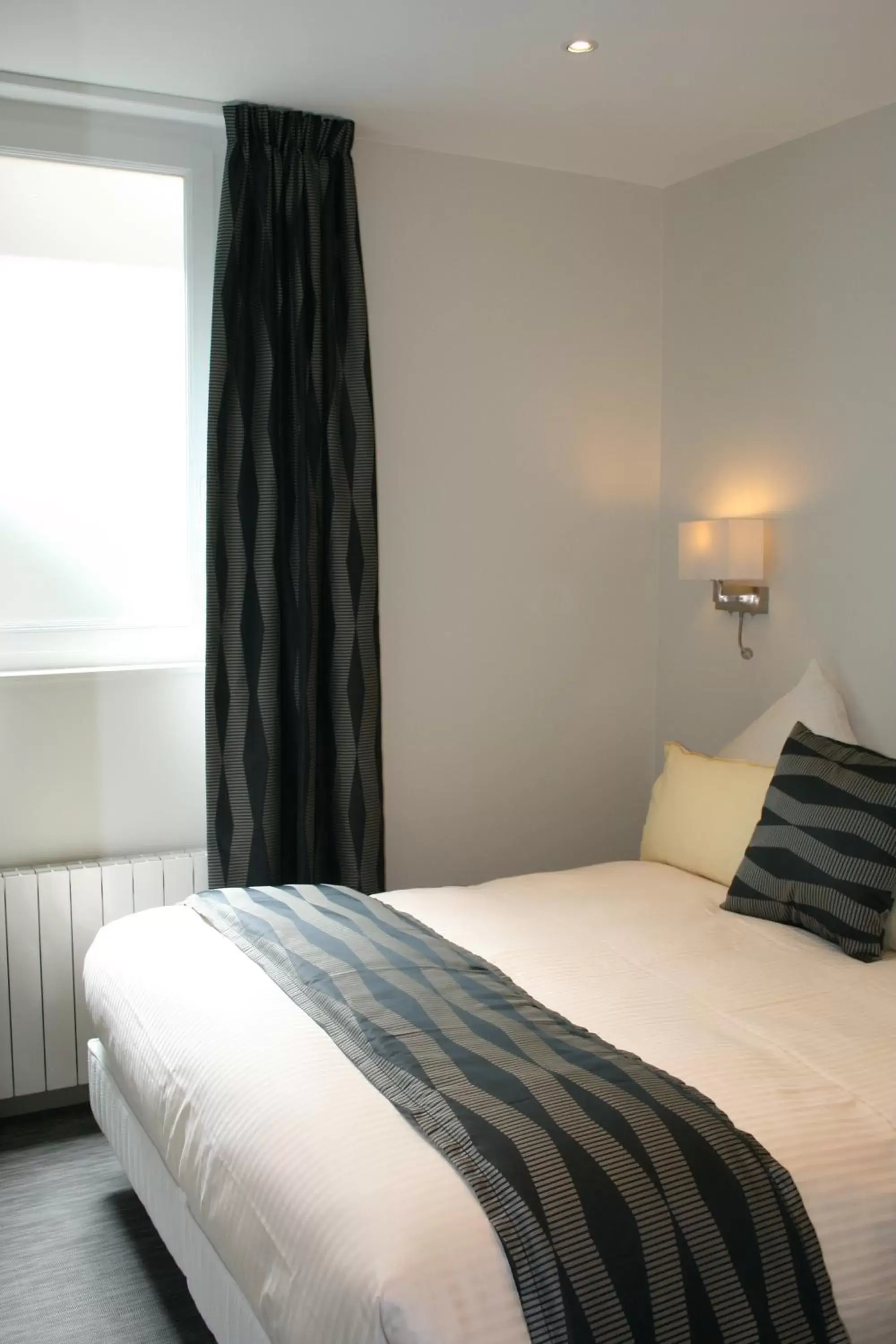 Day, Bed in Best Western Le Cheval Blanc -Centre- Vieux Port
