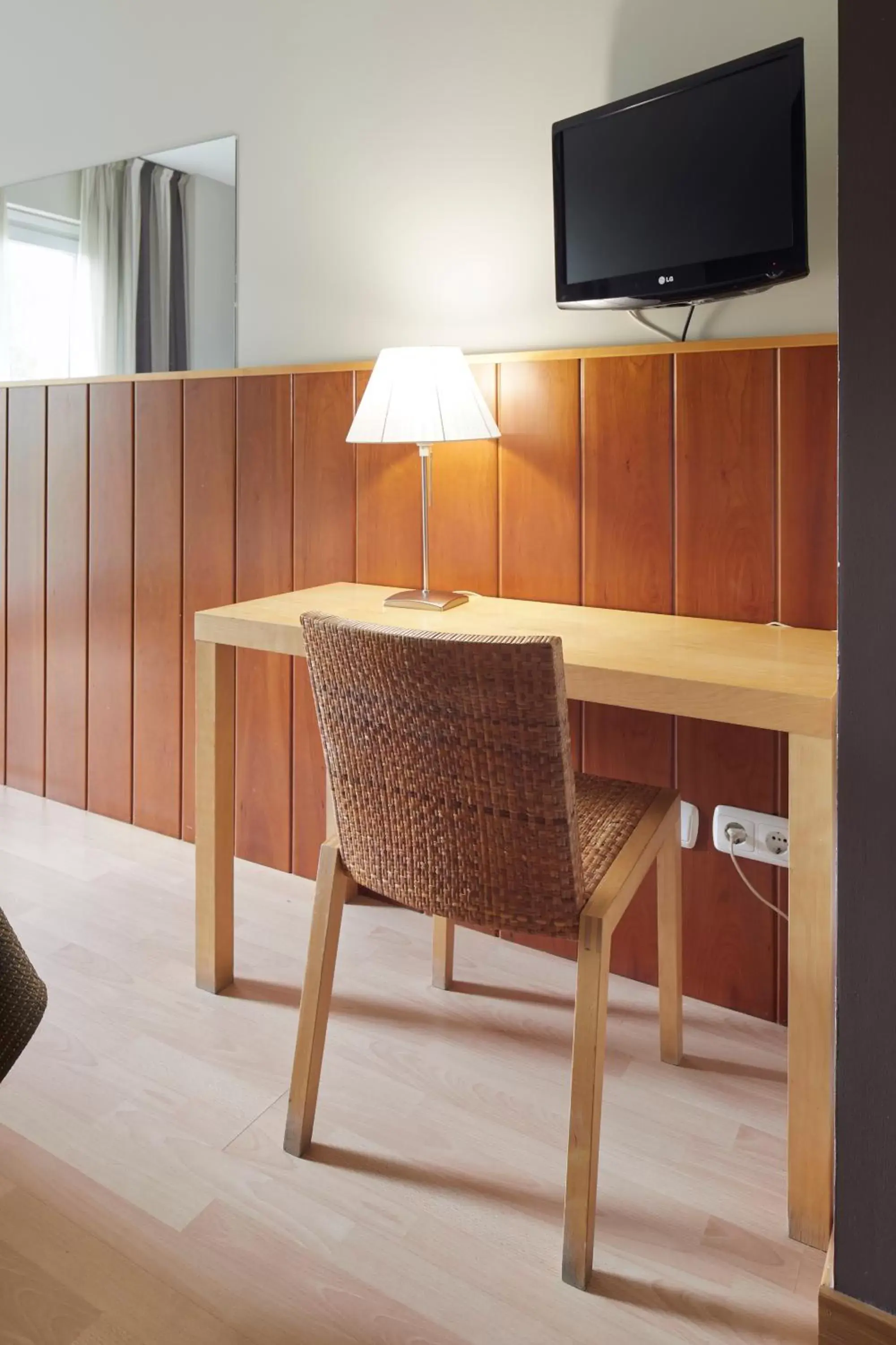 Seating area, TV/Entertainment Center in Hotel Iriguibel Huarte Pamplona