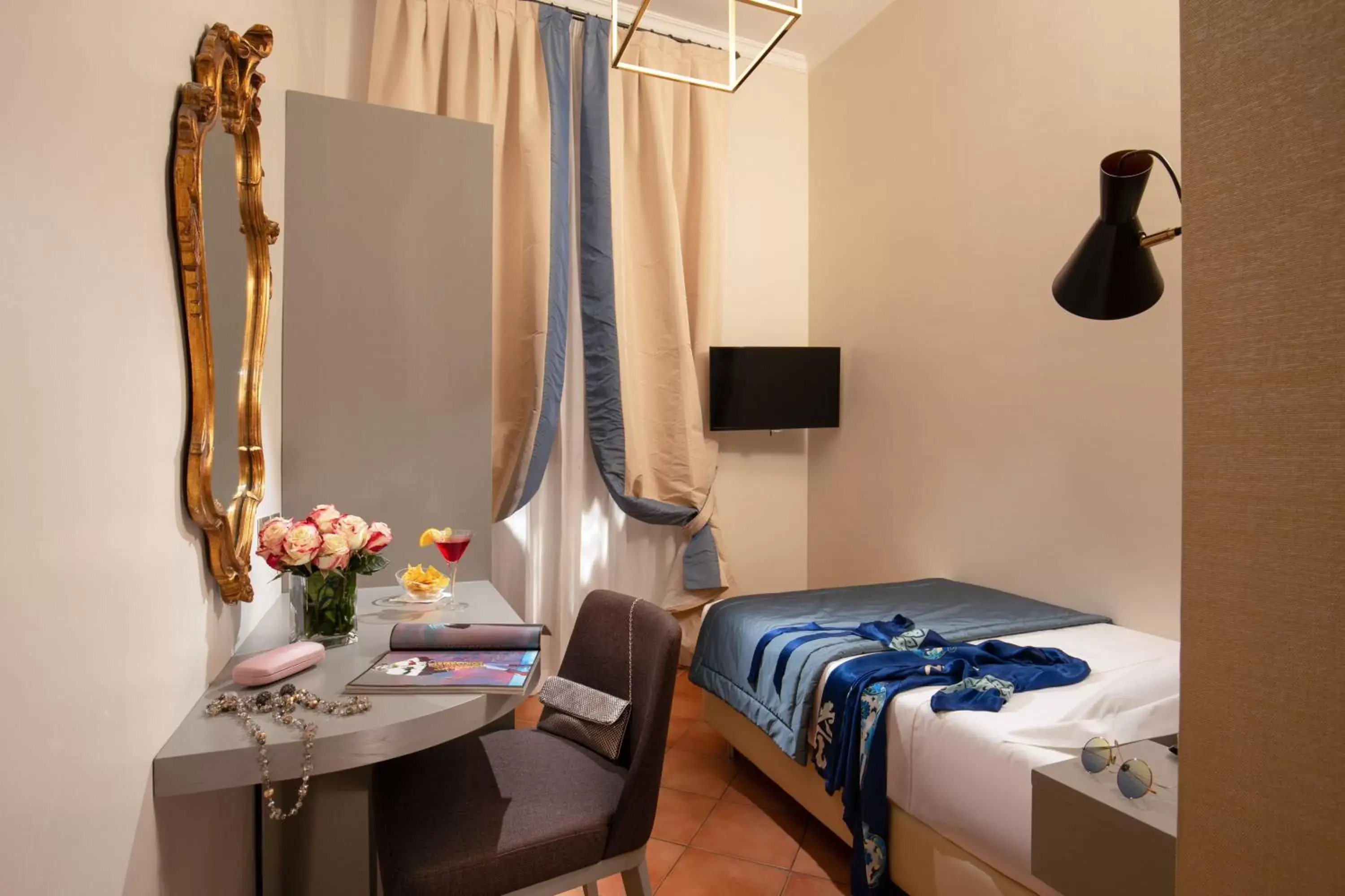Single Room - Via dei Greci 23 in Hotel Mozart Single Room - Via dei Greci 23 in Hotel Mozart