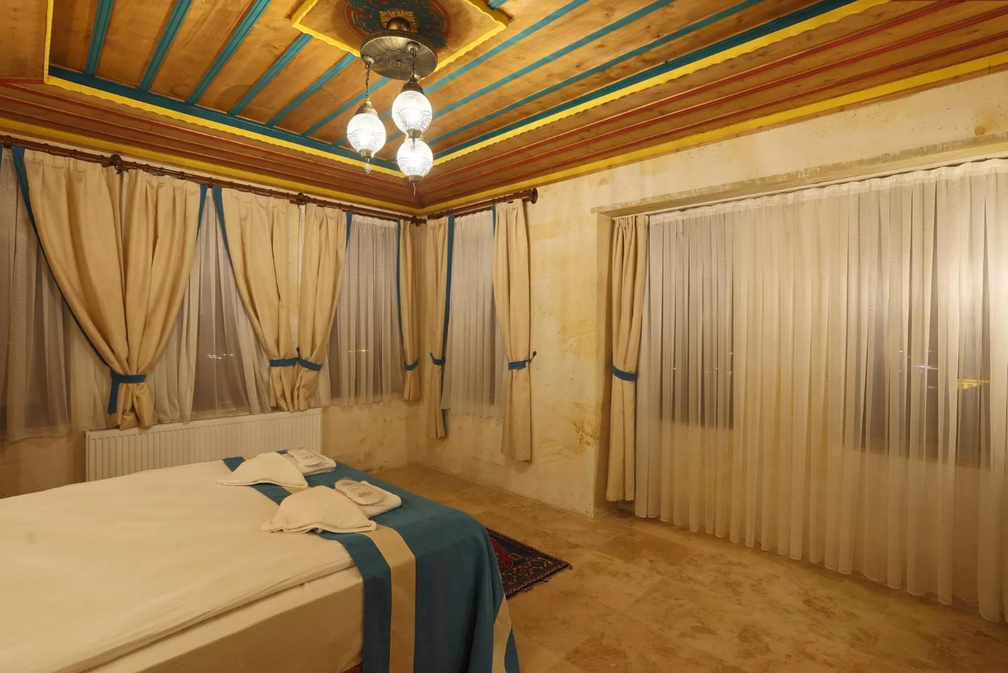 Massage, Bed in Balloon View Hotel