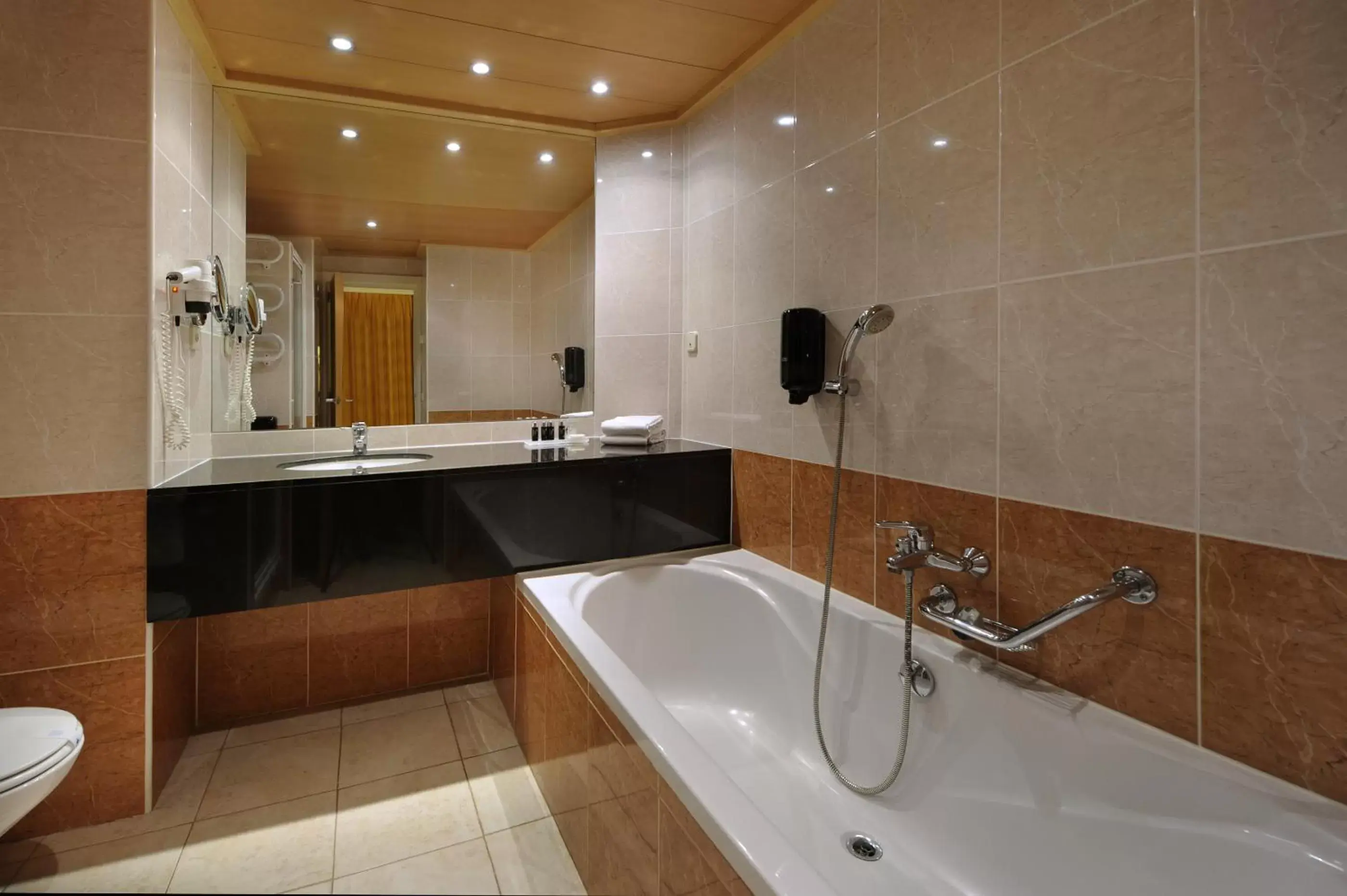 Bathroom in Van der Valk Hotel Barcarola