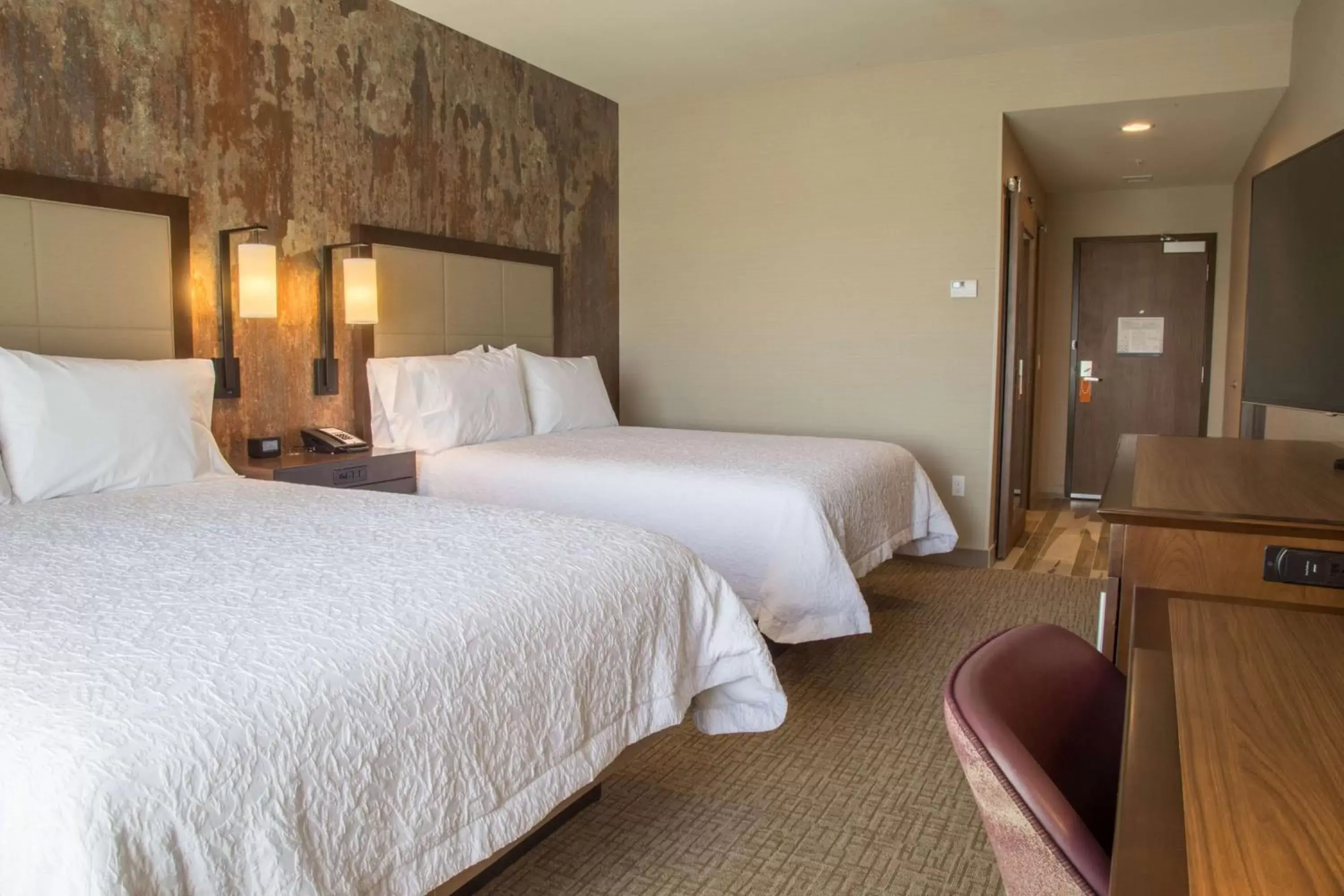 Bed in Hampton Inn & Suites Murrieta