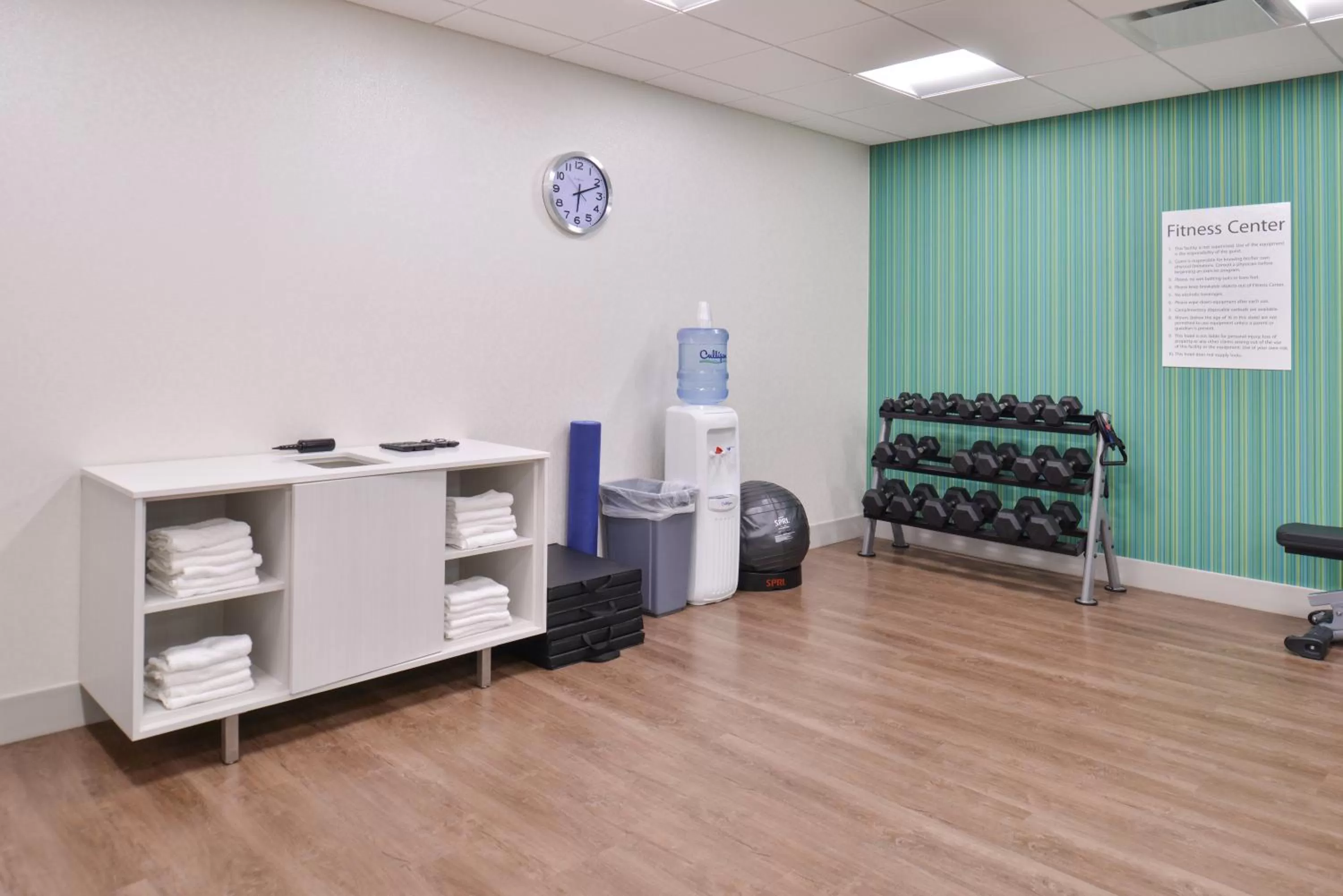Fitness centre/facilities in Holiday Inn Express & Suites Omaha Airport by IHG