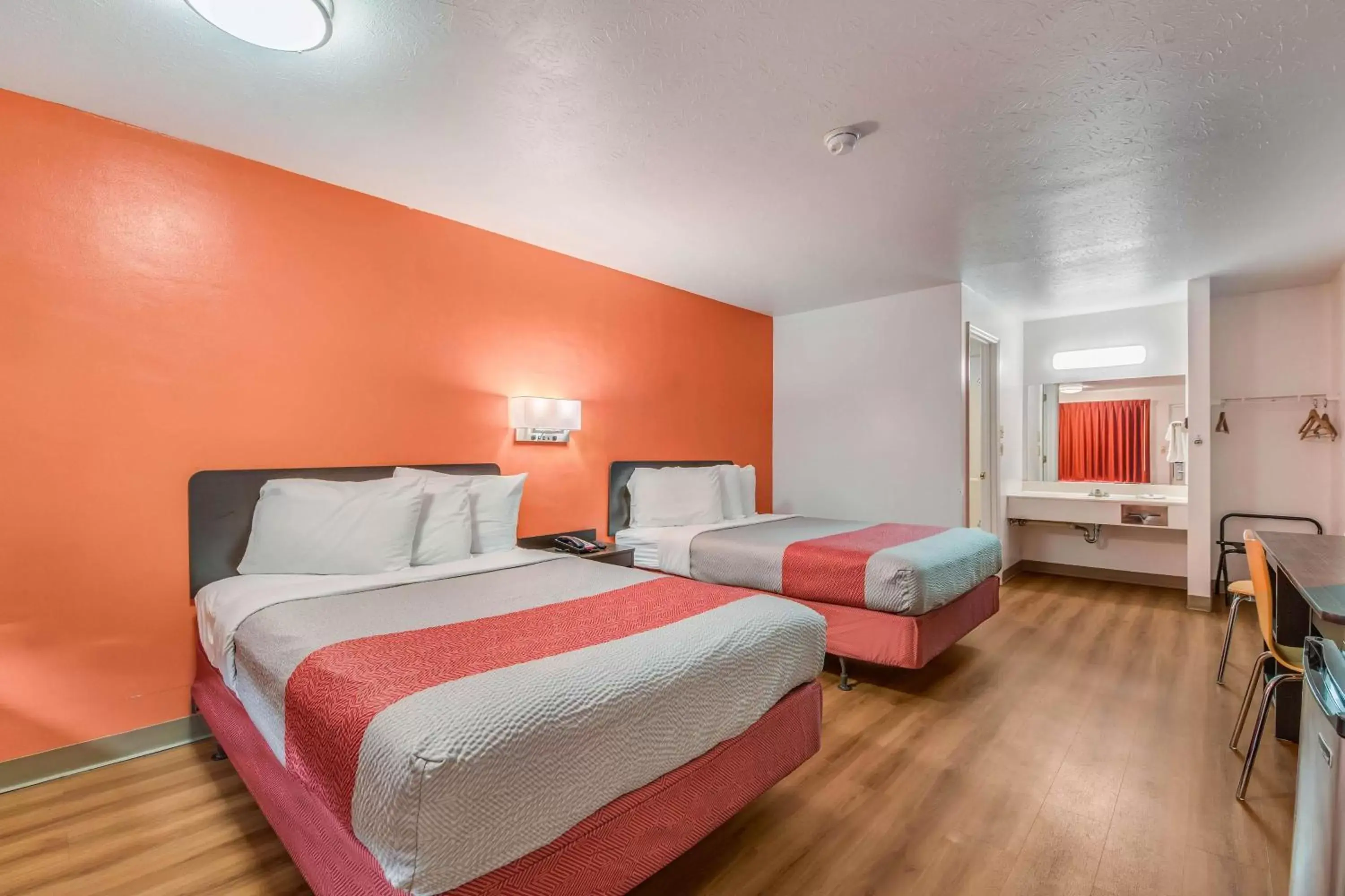 Photo of the whole room, Bed in Motel 6-Attalla, AL