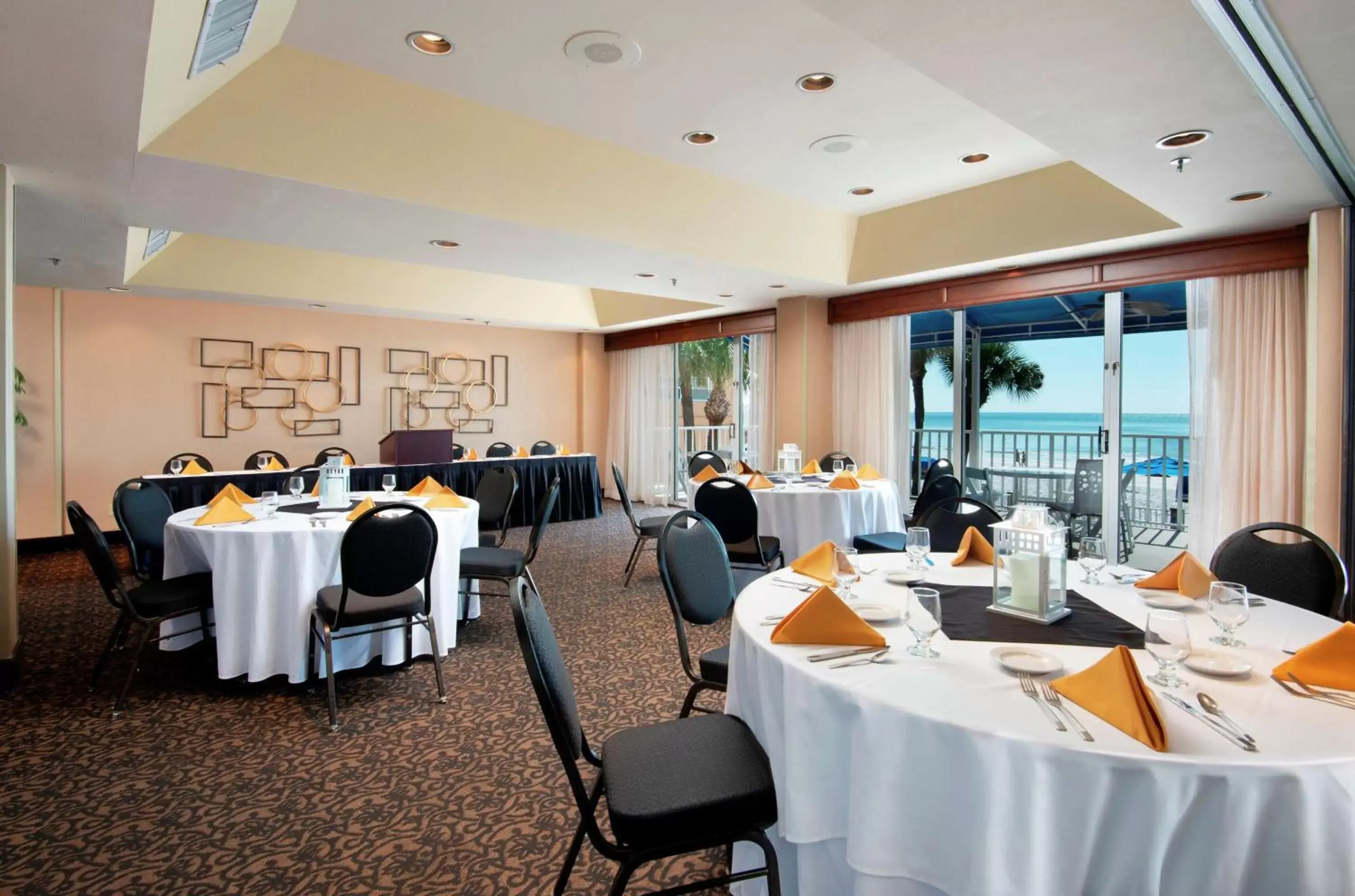 Meeting/conference room, Restaurant/Places to Eat in DoubleTree Beach Resort by Hilton Tampa Bay – North Redington Beach