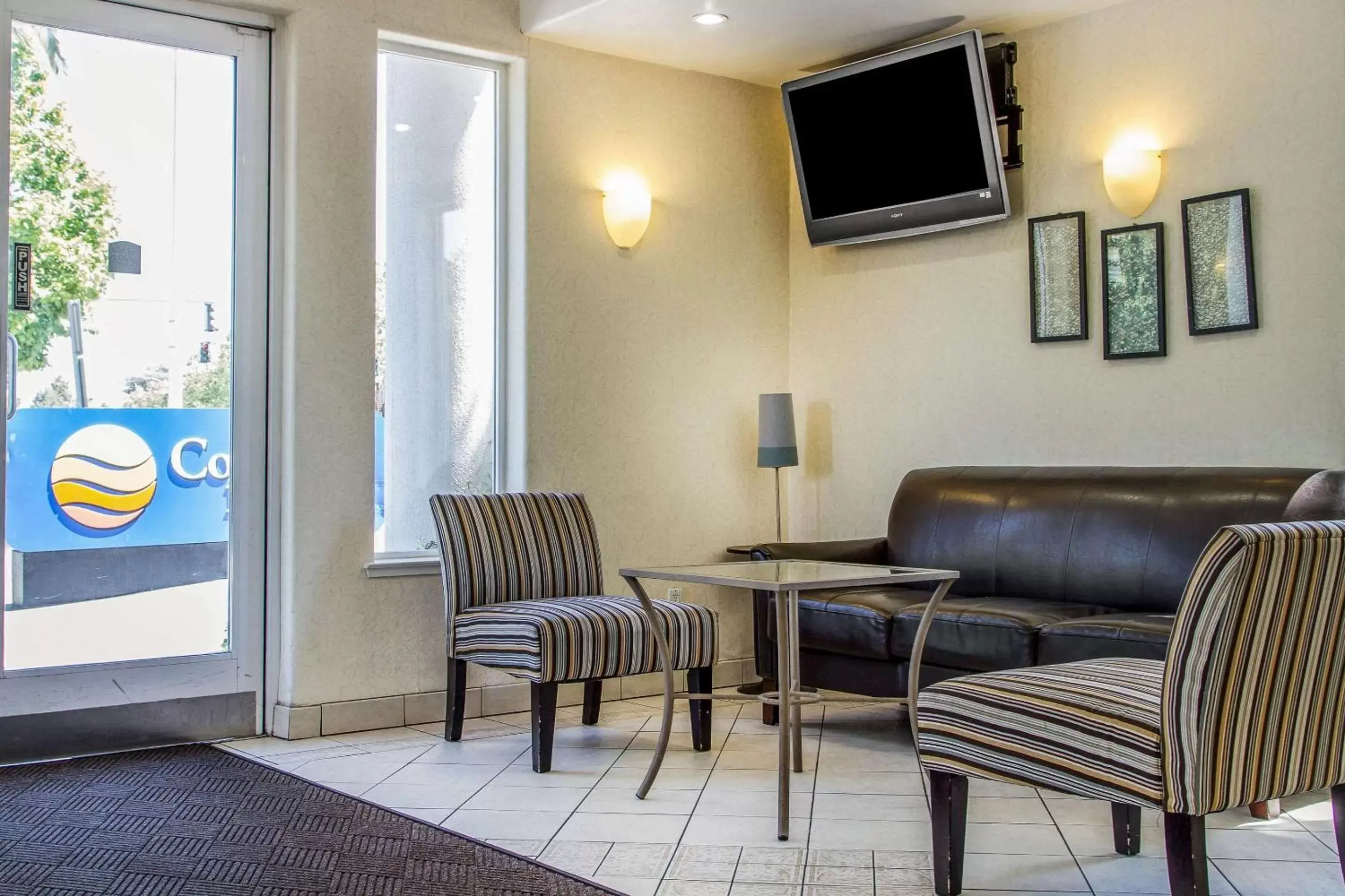 Lobby or reception, Seating Area in Comfort Inn Palo Alto