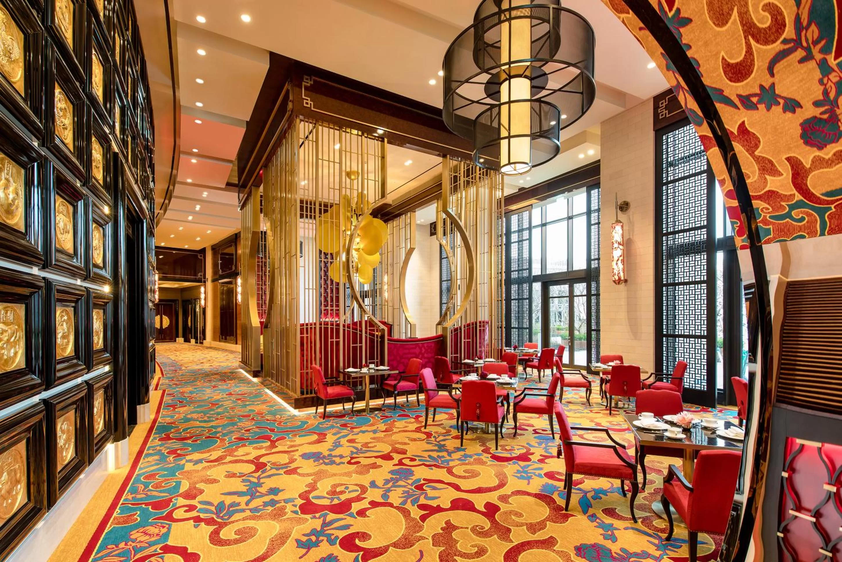 Restaurant/places to eat in Paradise City