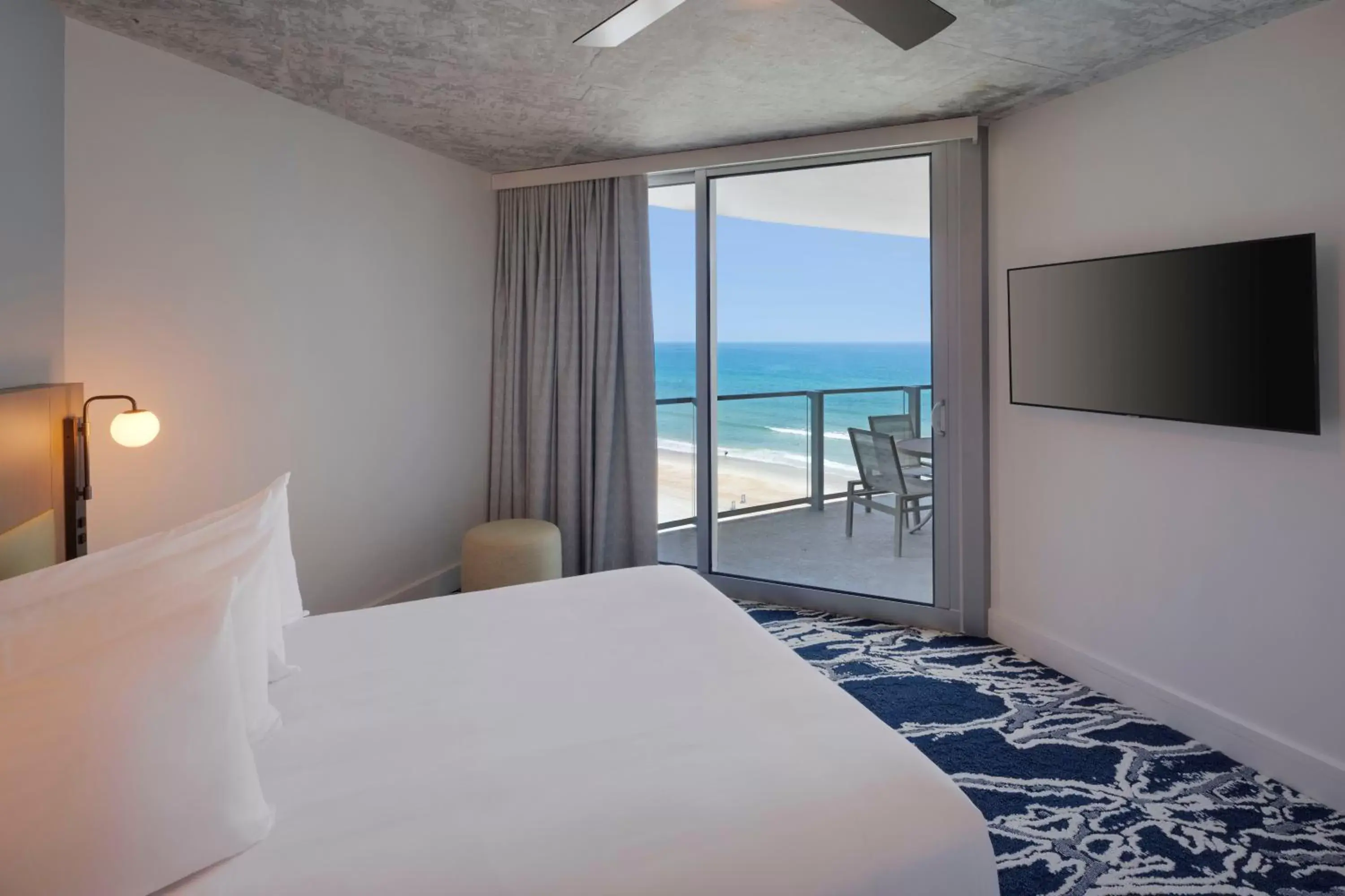 Balcony/Terrace, Bed in Max Beach Resort