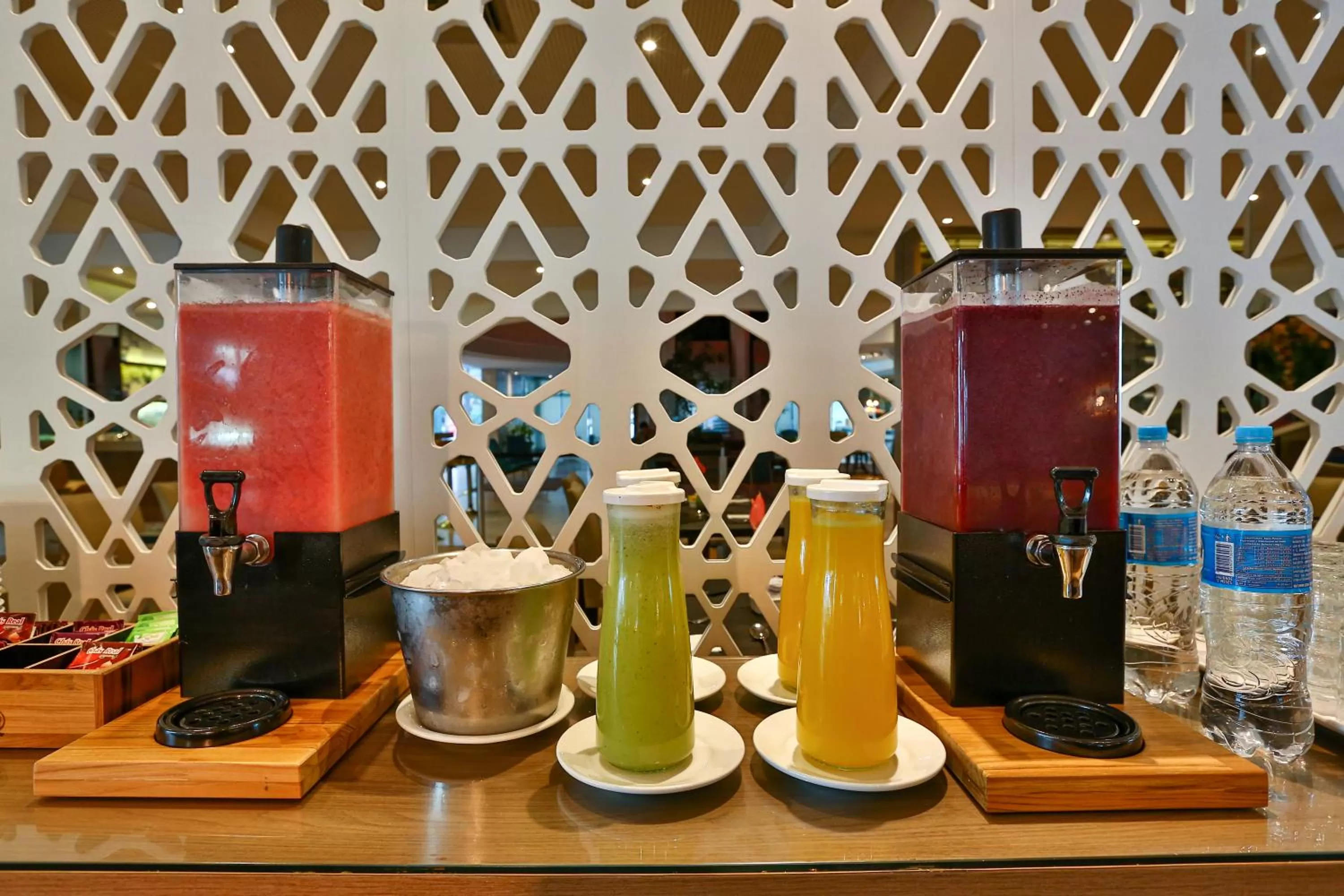 Restaurant/places to eat in Radisson Recife