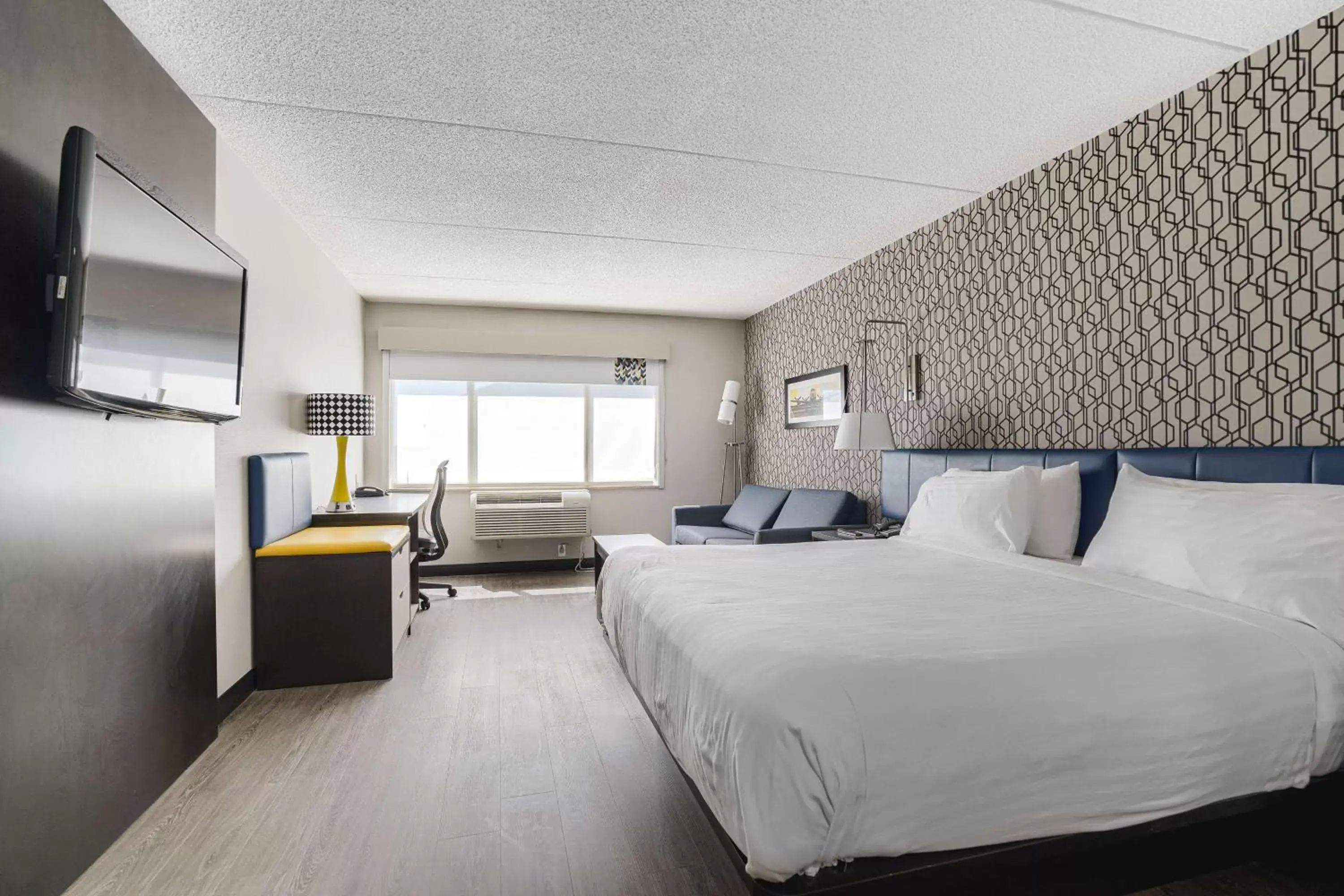 Photo of the whole room, Bed in GLō Best Western Mississauga Corporate Centre